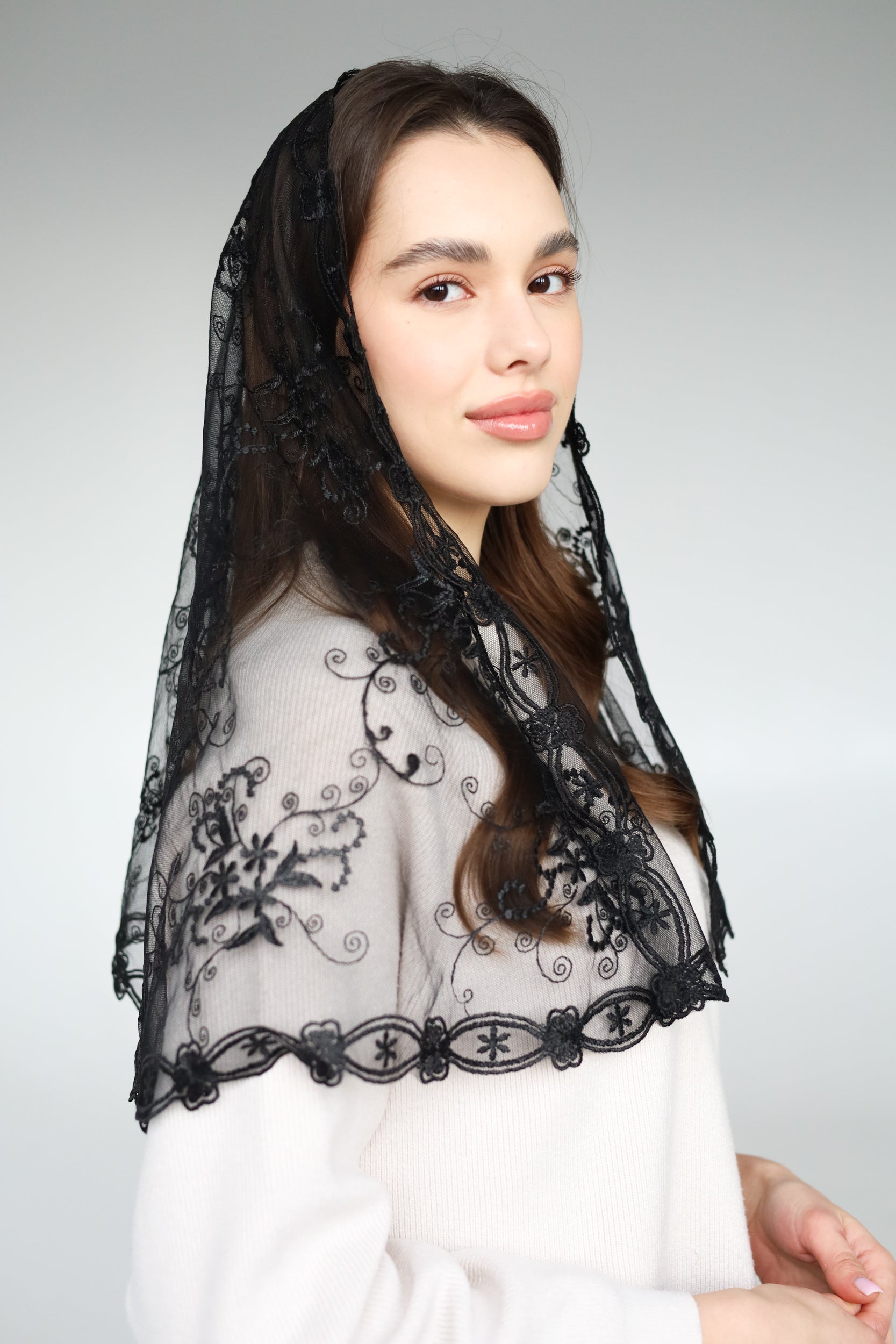 LONG BLACK MANTILLA - MariaVeils