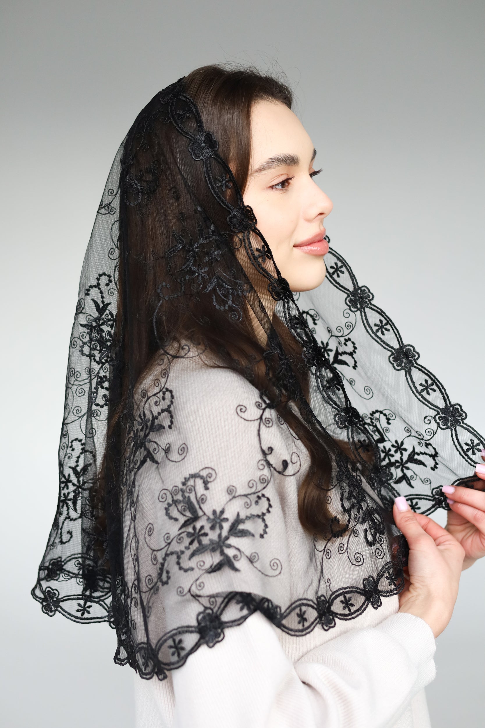 LONG BLACK MANTILLA - MariaVeils