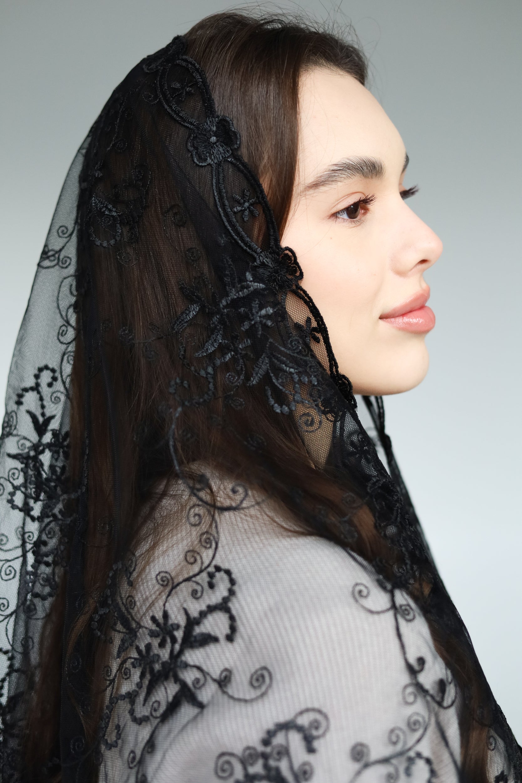 LONG BLACK MANTILLA - MariaVeils