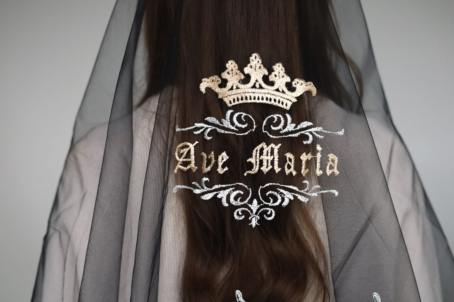 EXCLUSIVE LONG VEIL WITH EMBROIDERY