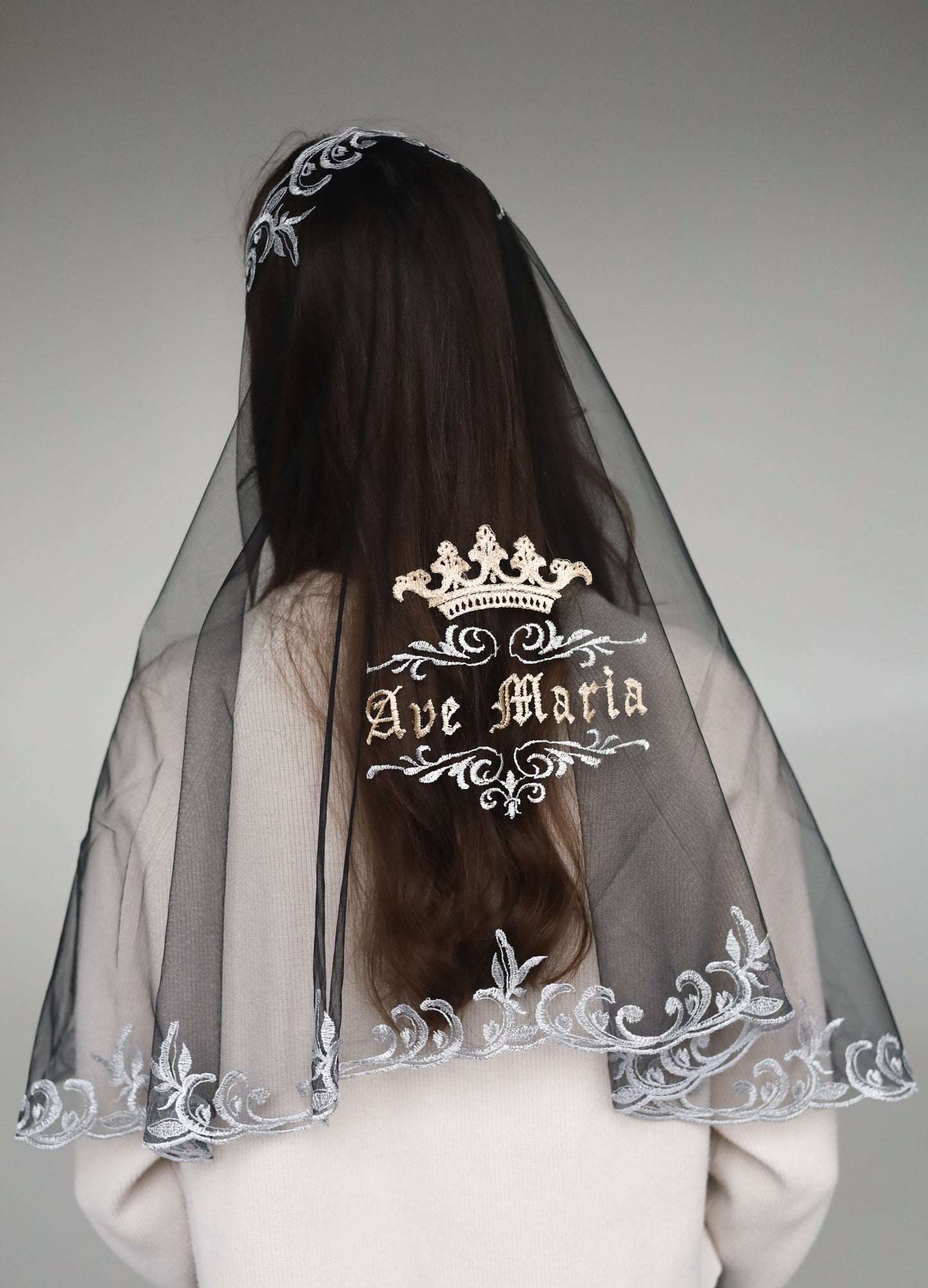 EXCLUSIVE LONG VEIL WITH EMBROIDERY