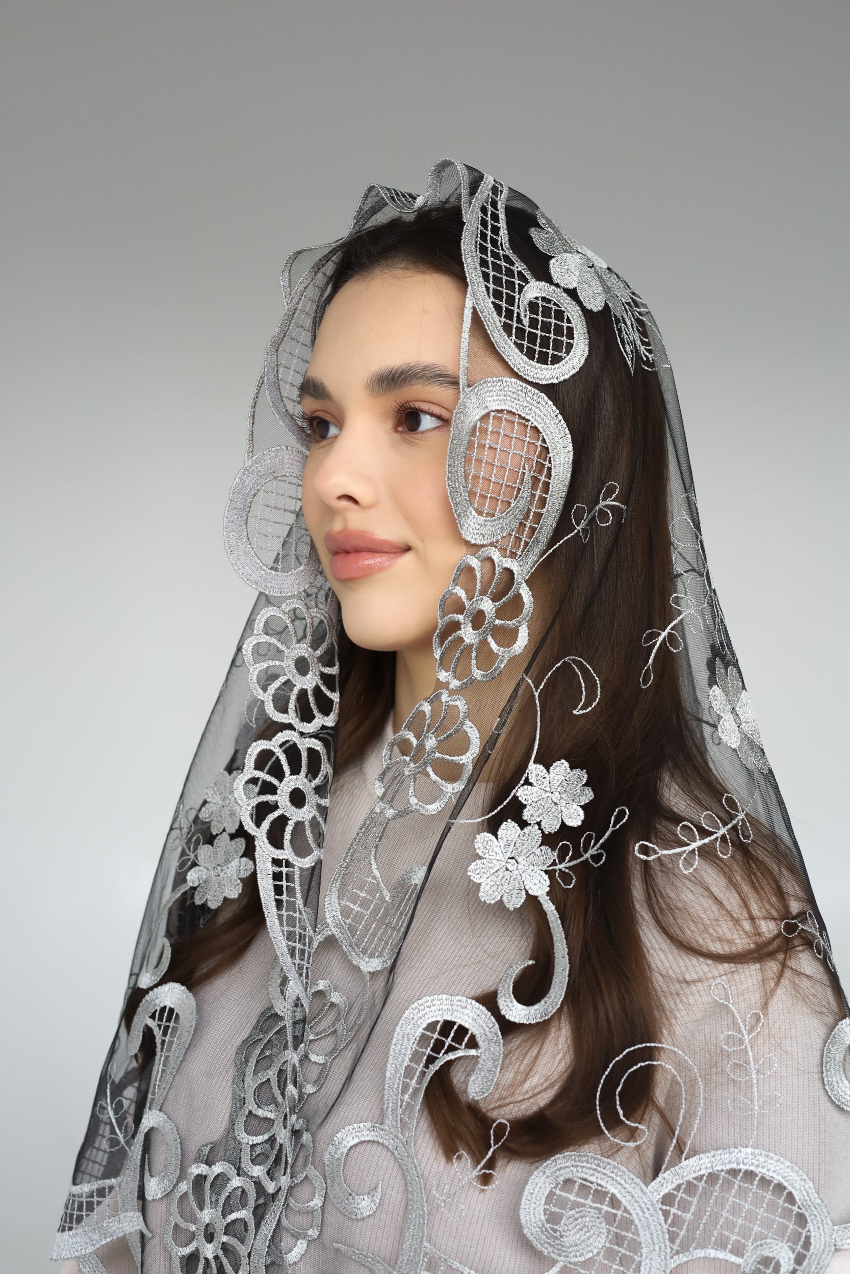 LONG GREY FLORAL VEIL - MariaVeils