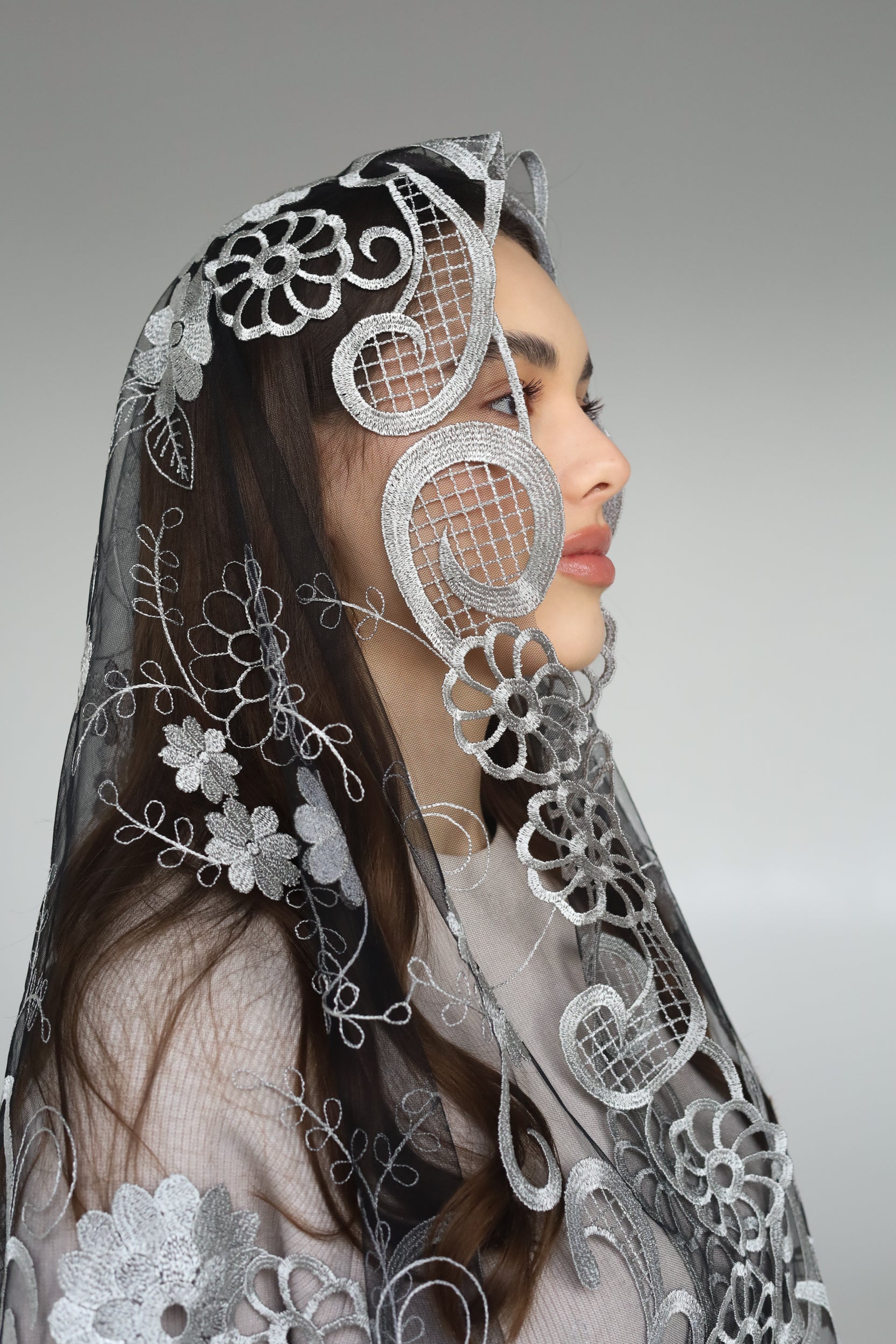 LONG GREY FLORAL VEIL - MariaVeils