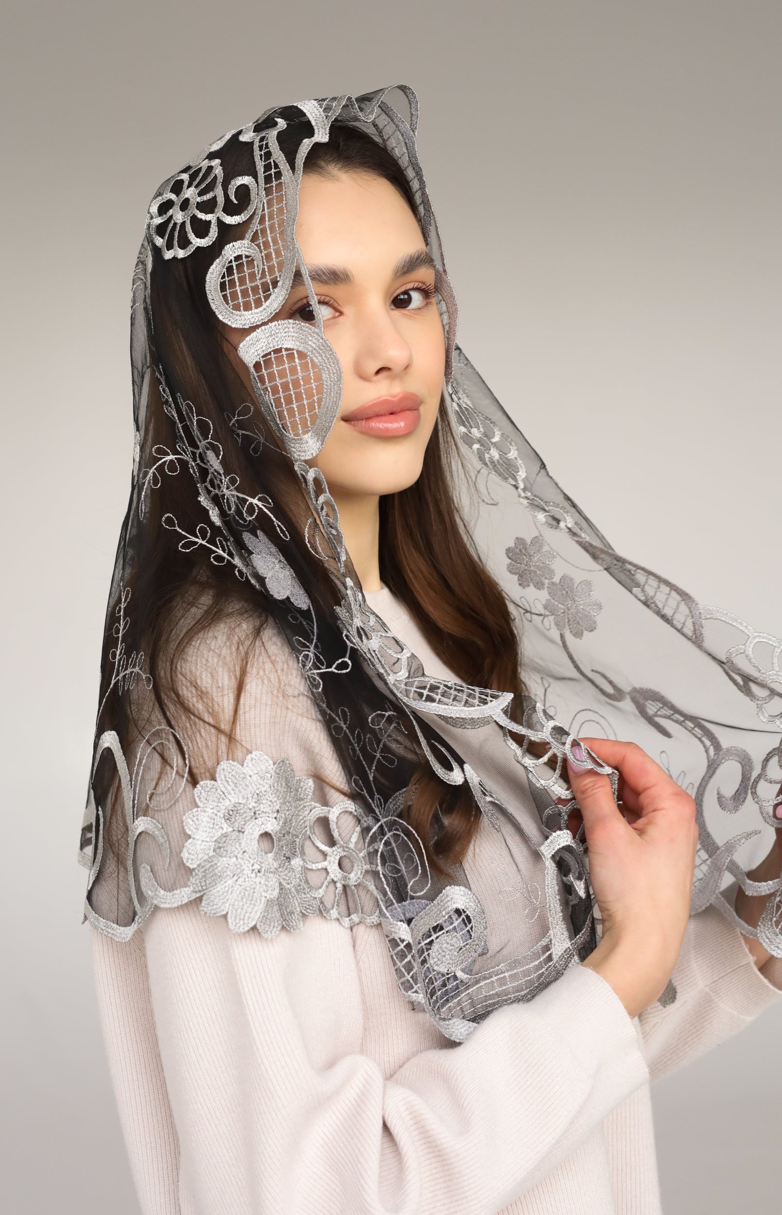LONG GREY FLORAL VEIL - MariaVeils