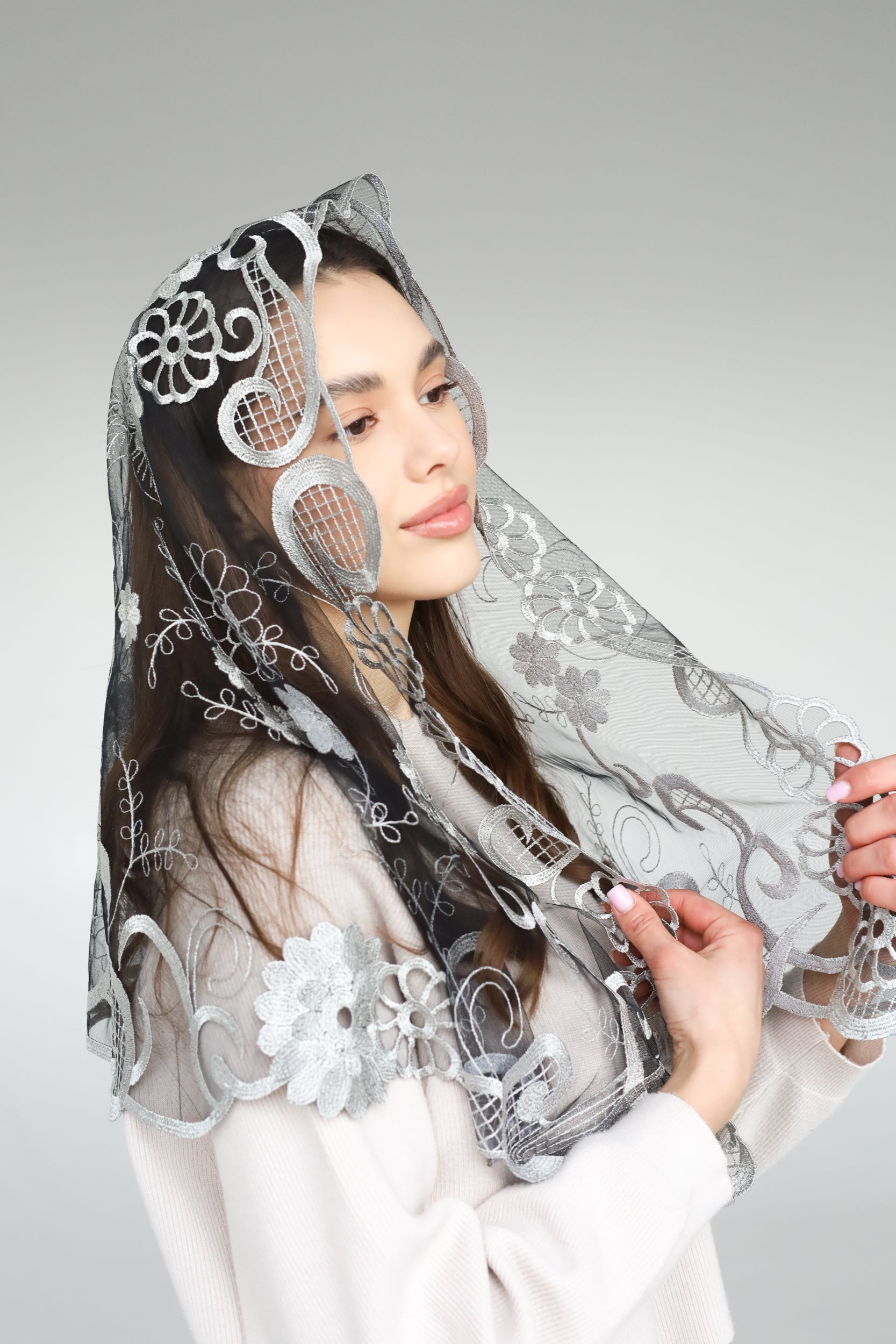 LONG GREY FLORAL VEIL - MariaVeils