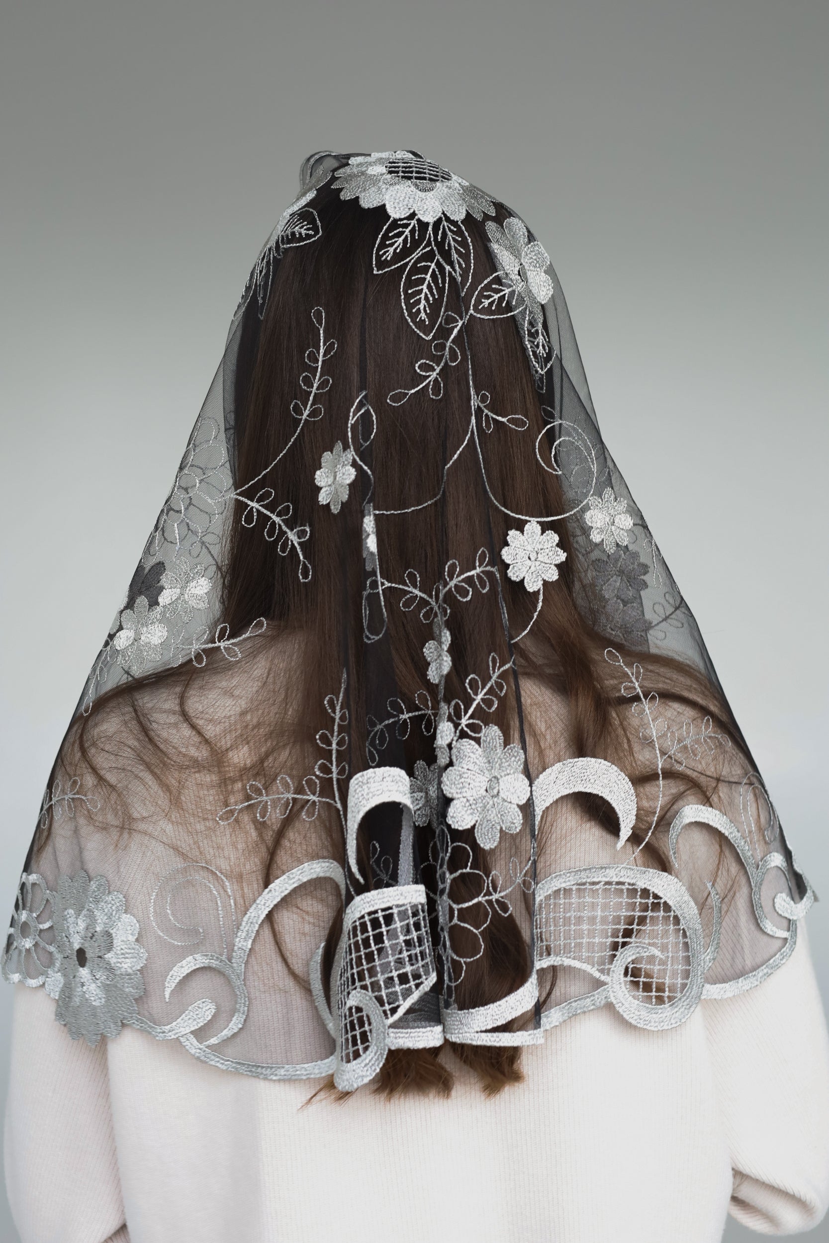 LONG GREY FLORAL VEIL - MariaVeils