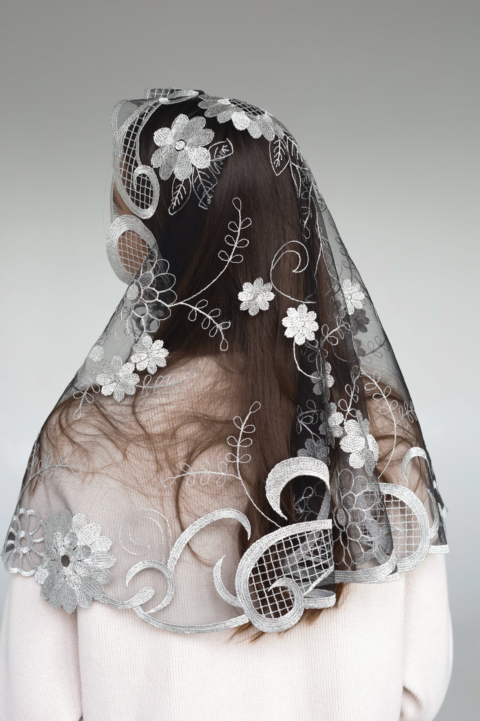 LONG GREY FLORAL VEIL - MariaVeils