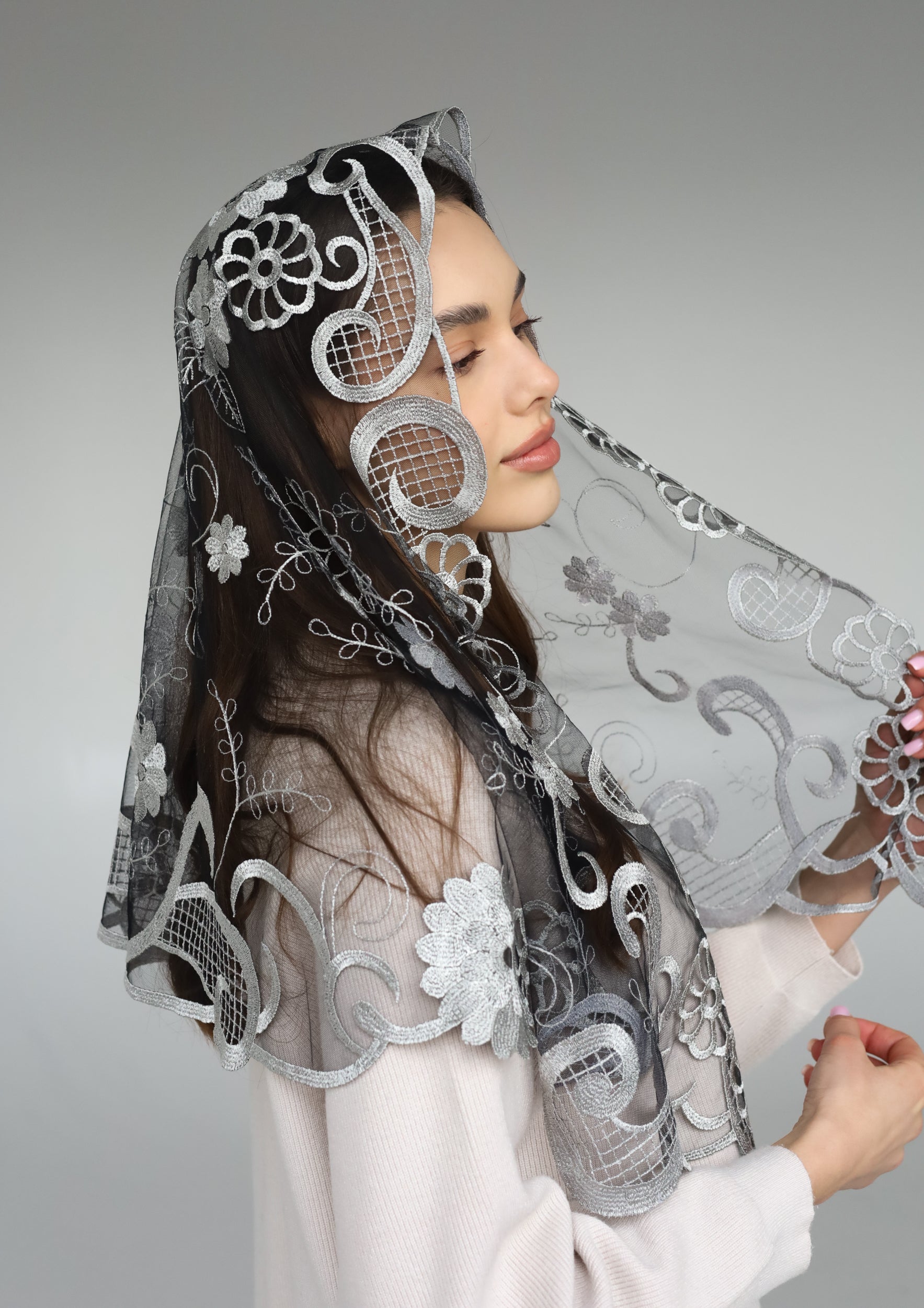 LONG GREY FLORAL VEIL - MariaVeils