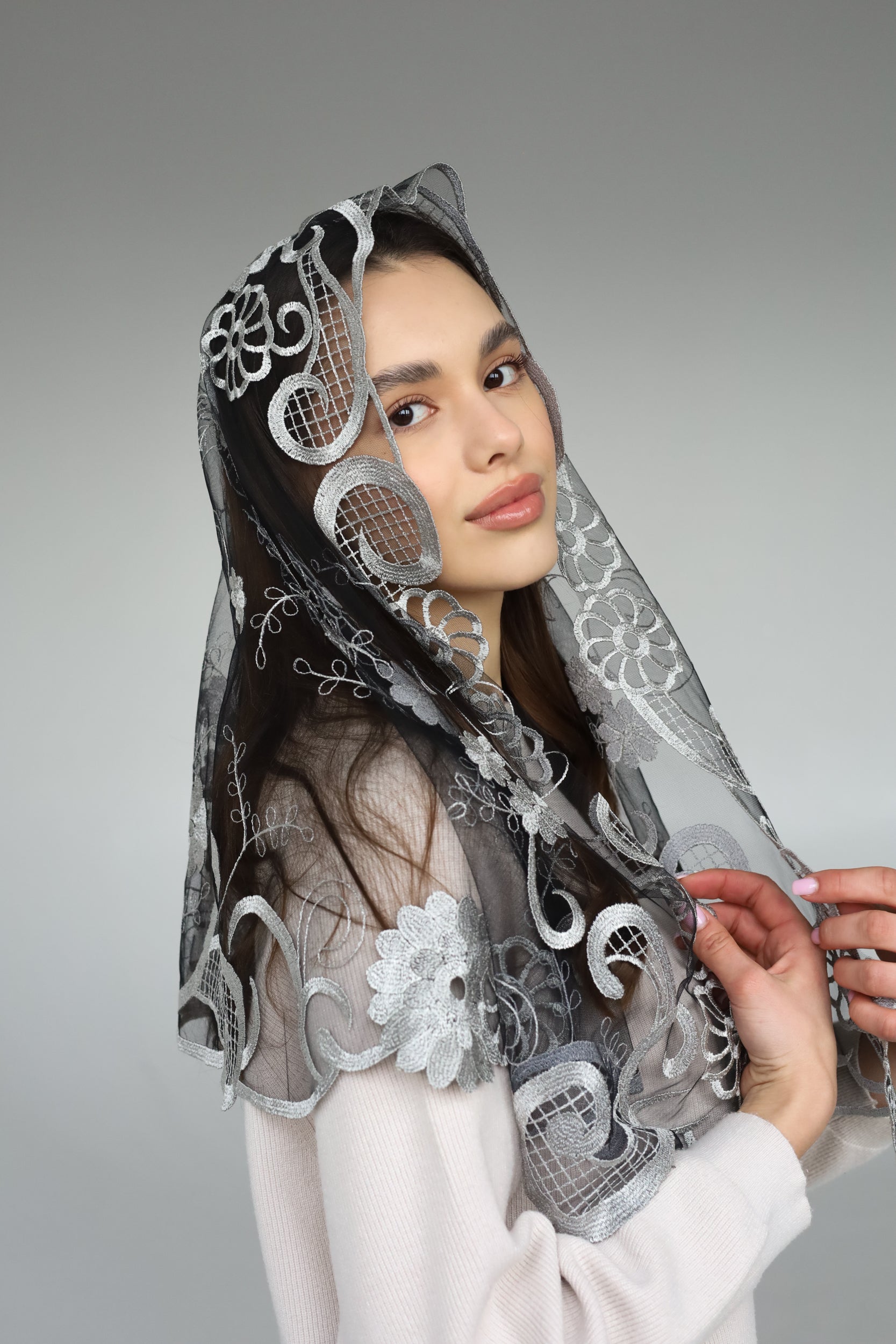 LONG GREY FLORAL VEIL - MariaVeils