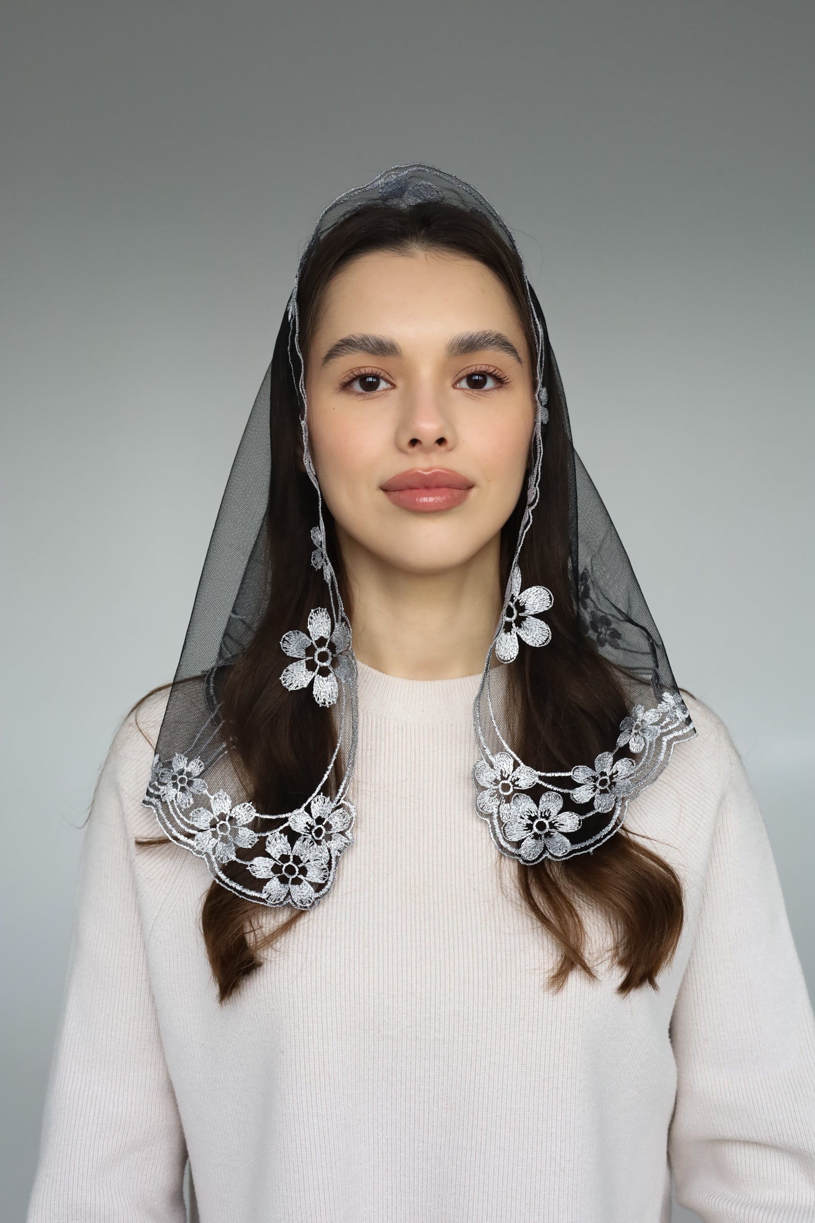 GREY FLORAL VEIL - MariaVeils