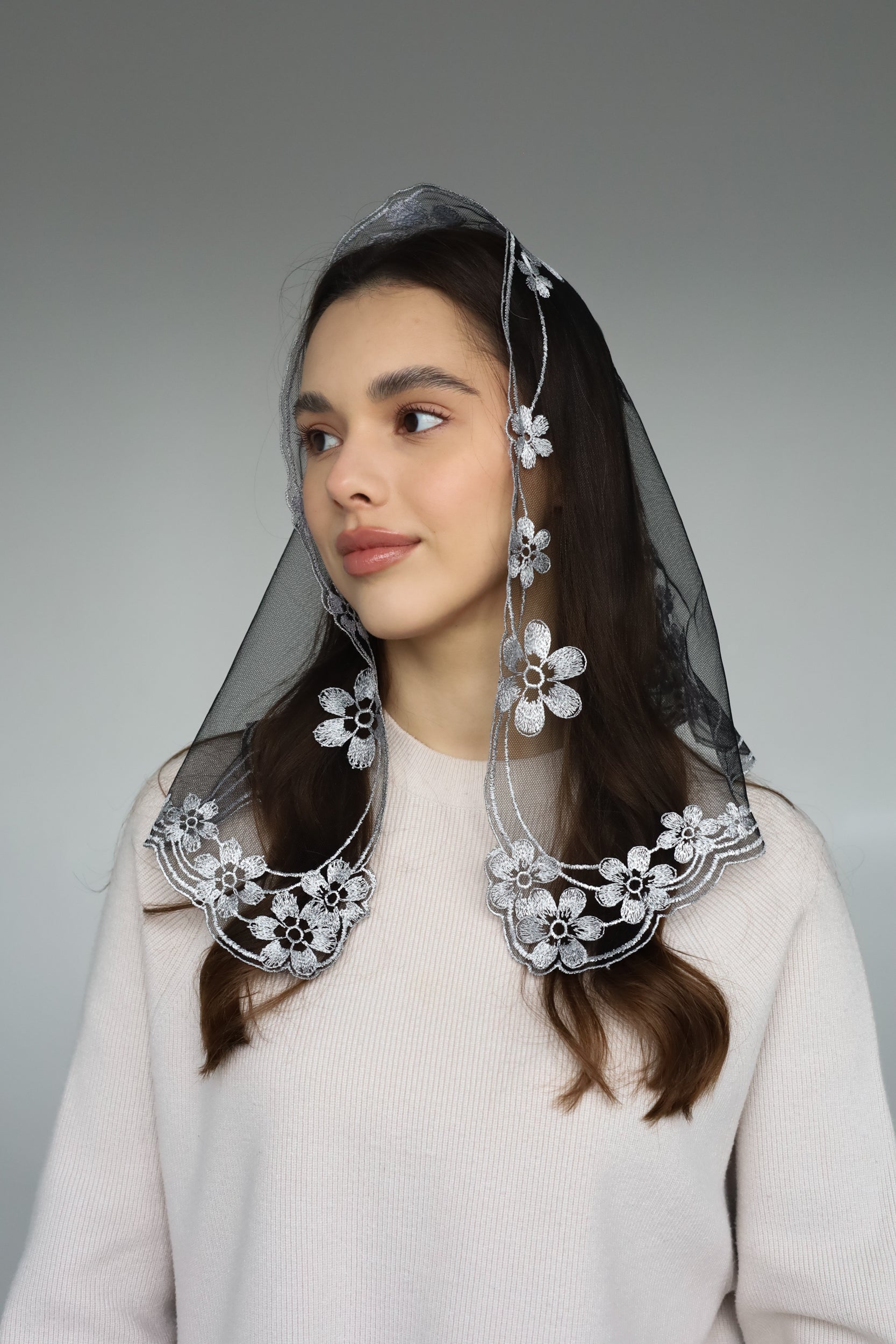 GREY FLORAL VEIL - MariaVeils