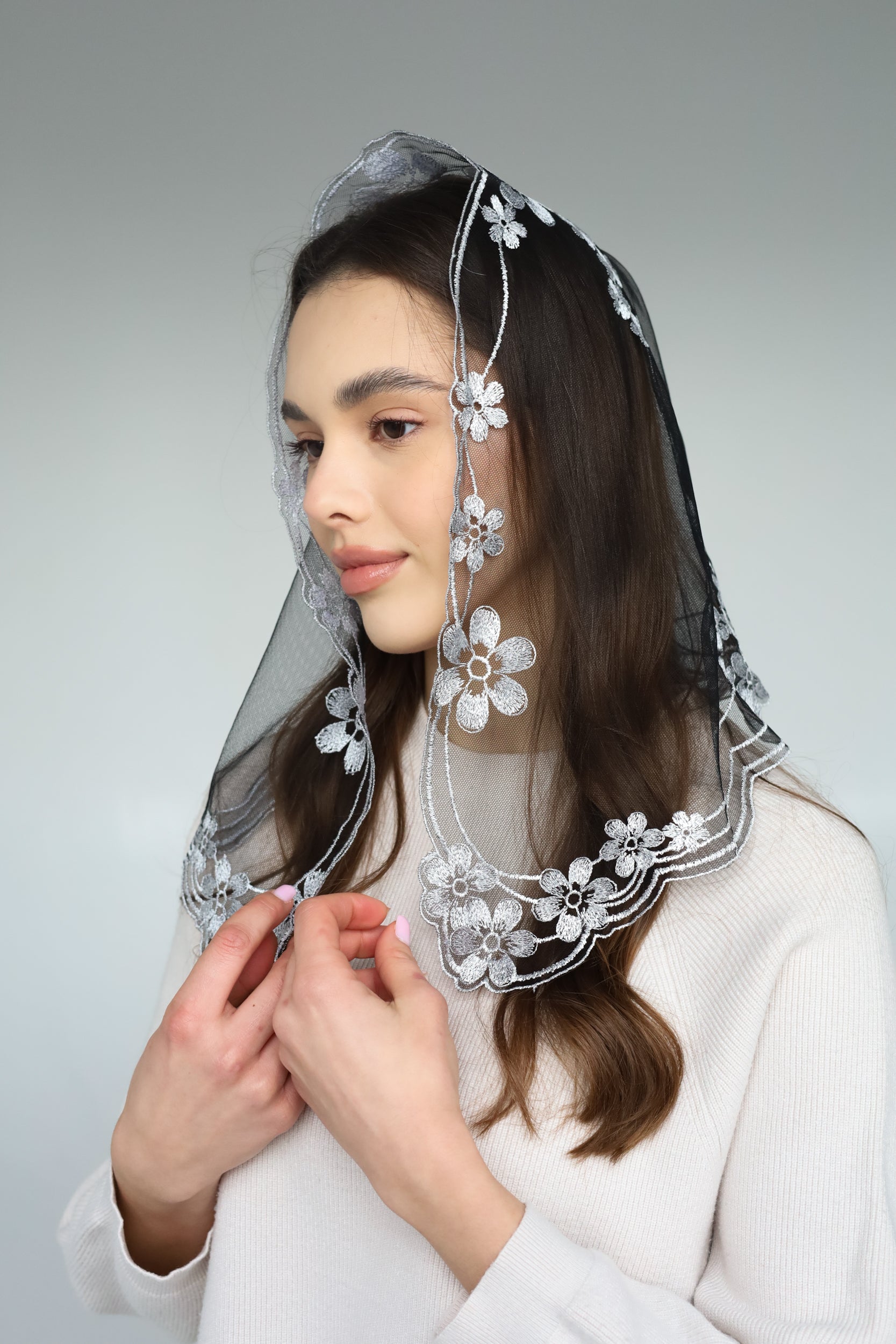 GREY FLORAL VEIL - MariaVeils