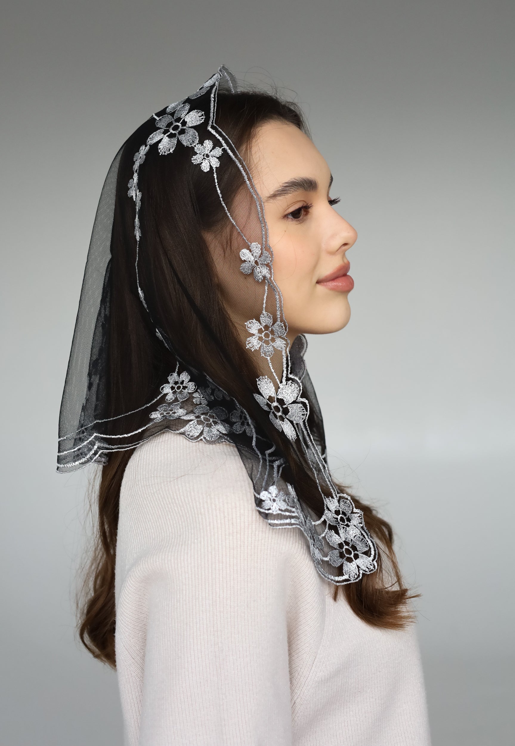 GREY FLORAL VEIL - MariaVeils