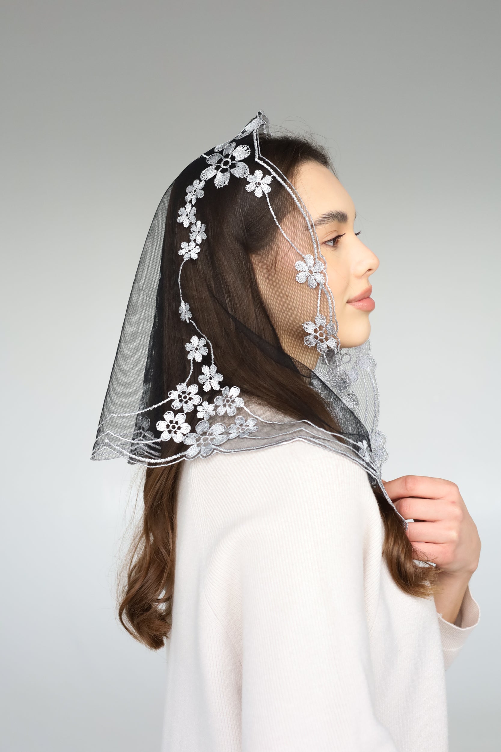 GREY FLORAL VEIL - MariaVeils