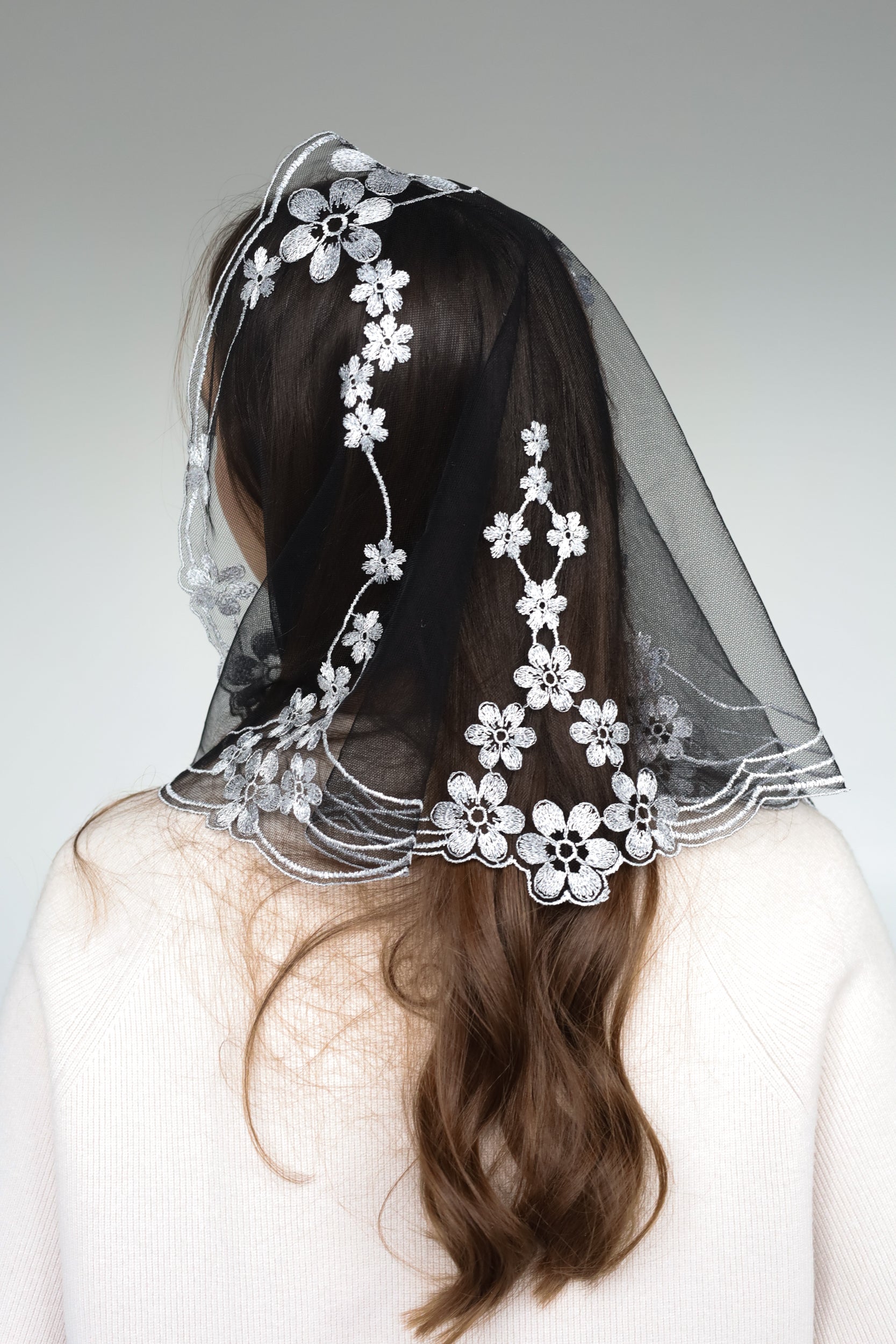 GREY FLORAL VEIL - MariaVeils