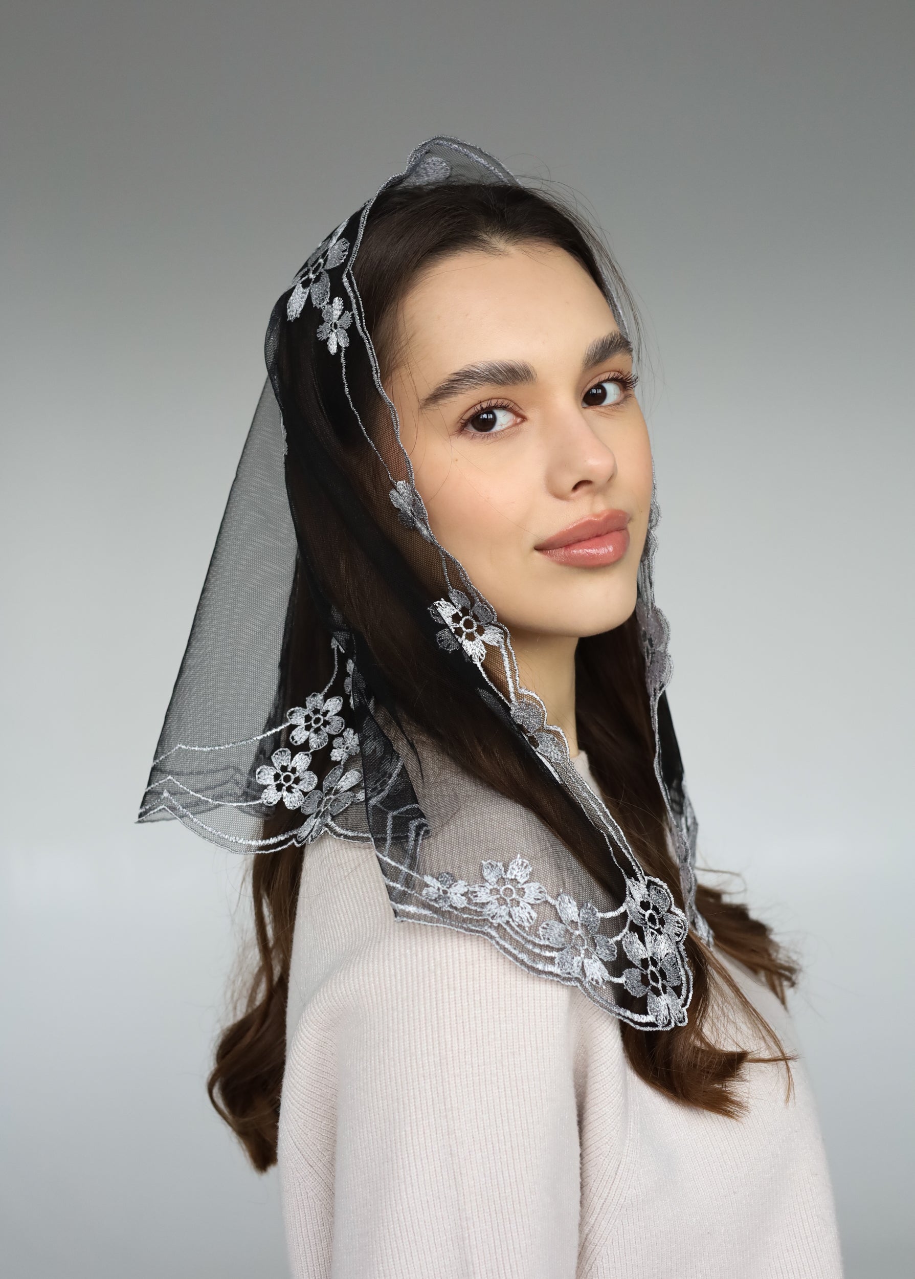 GREY FLORAL VEIL - MariaVeils