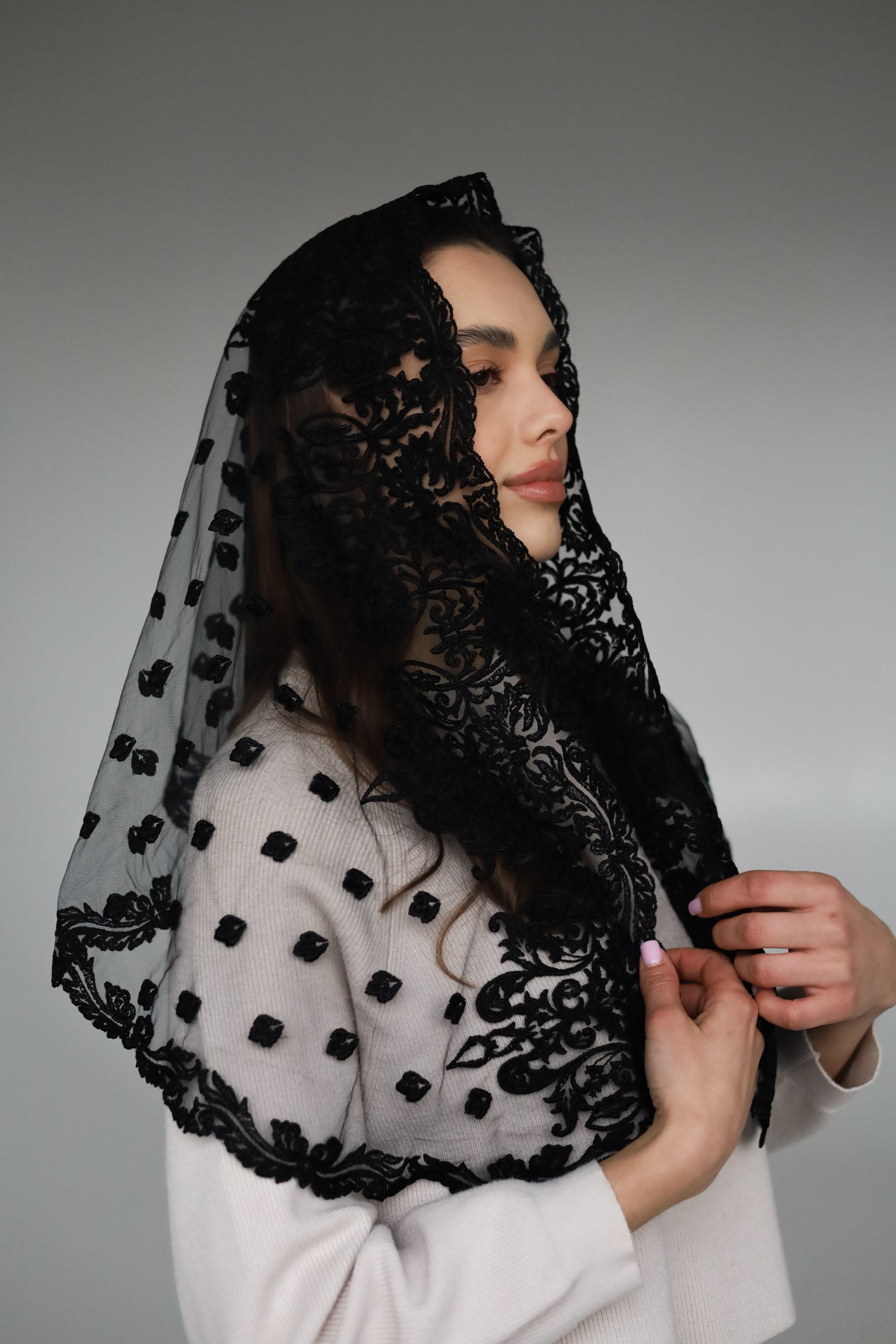 LONG BLACK MANTILLA - MariaVeils