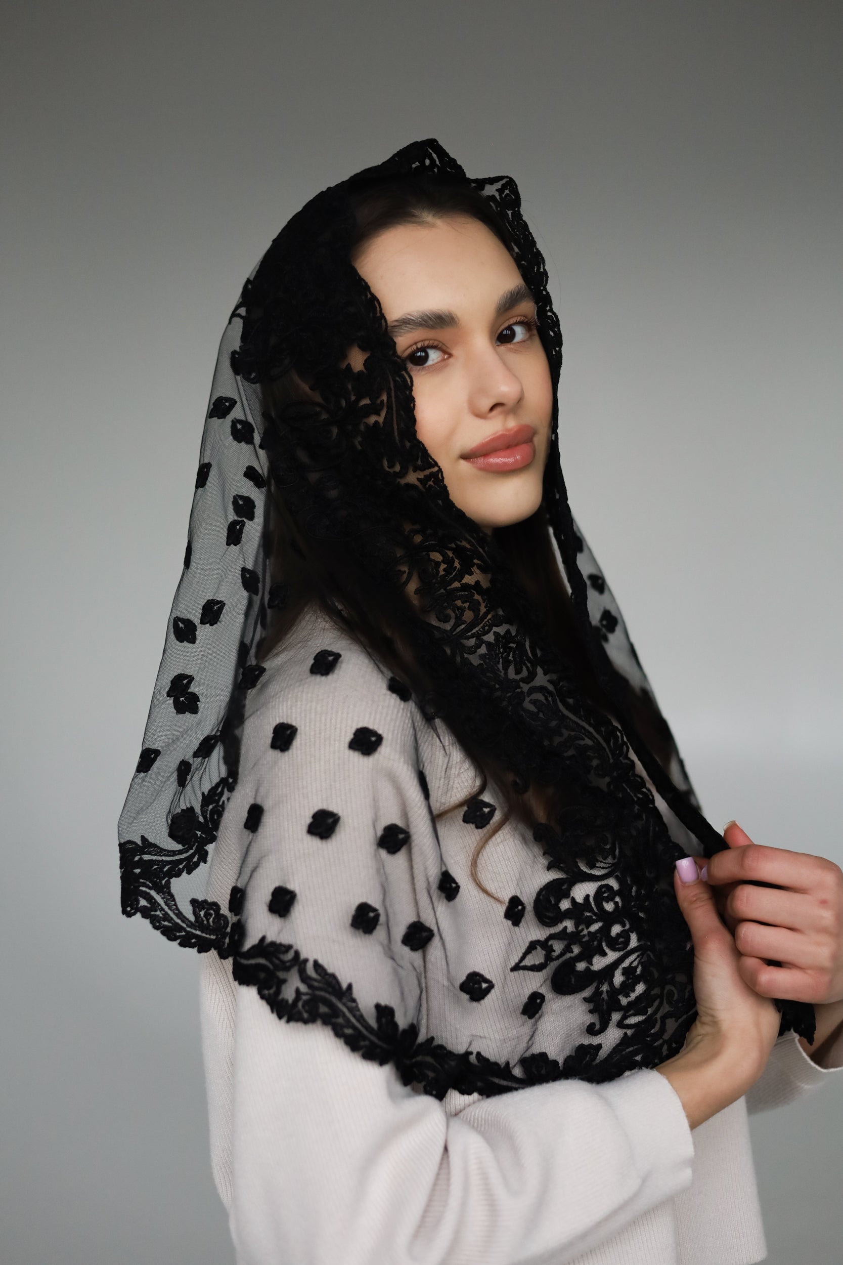 LONG BLACK MANTILLA - MariaVeils