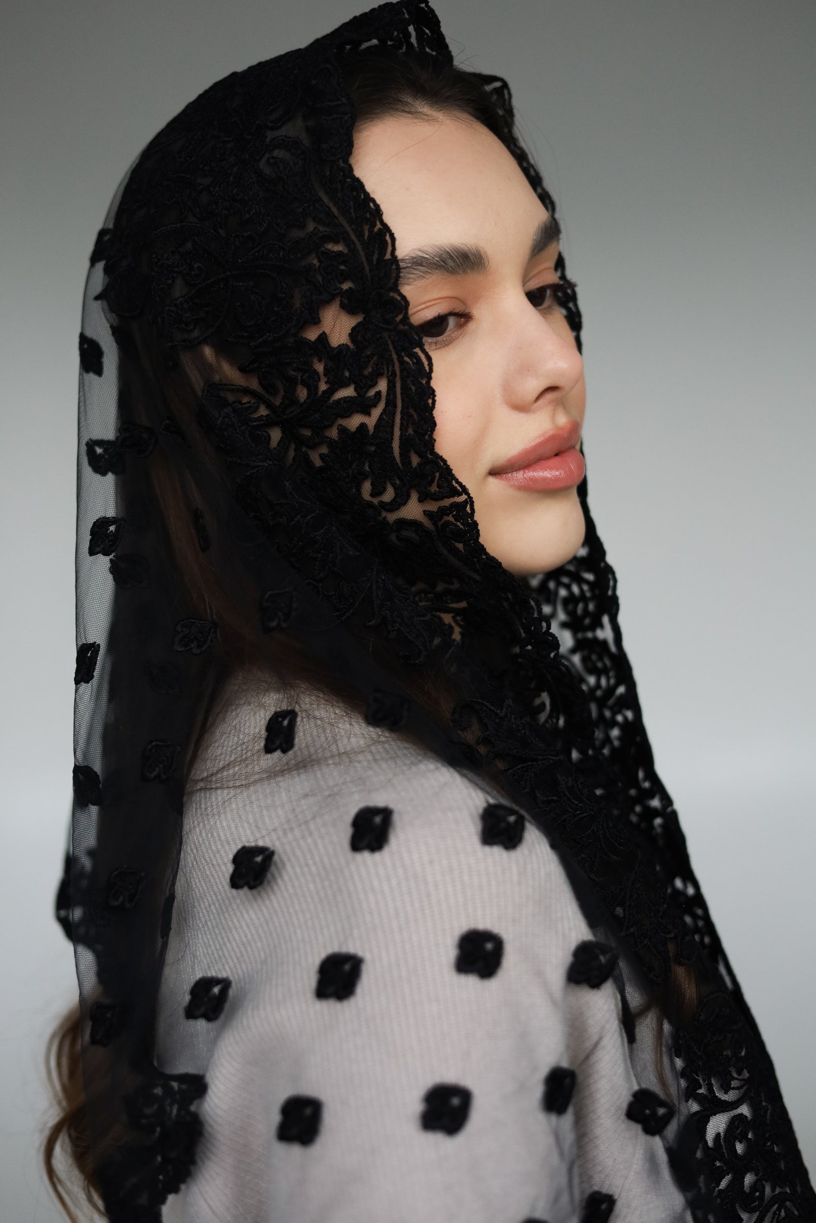 LONG BLACK MANTILLA - MariaVeils