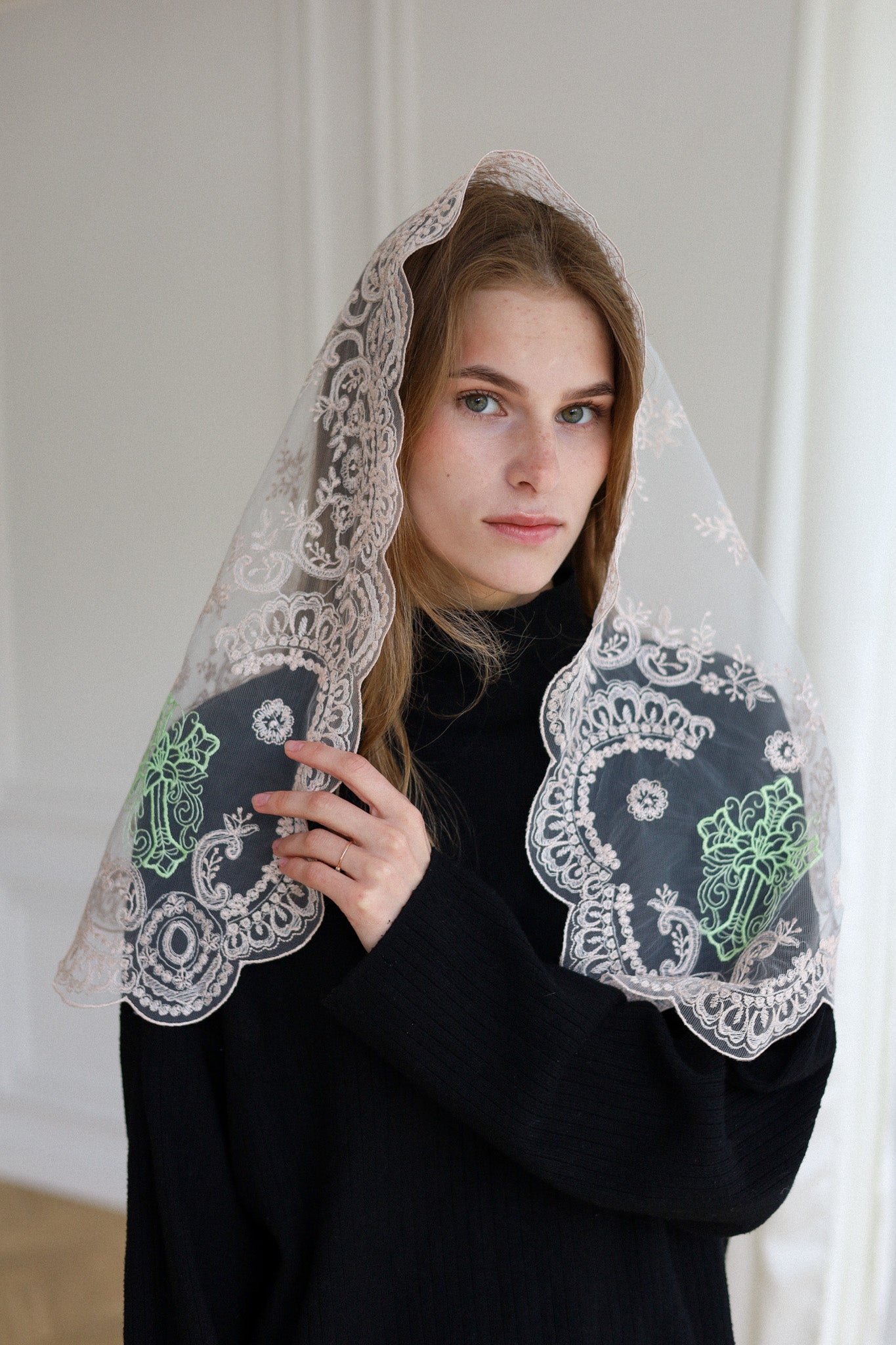NEW LACE VEIL