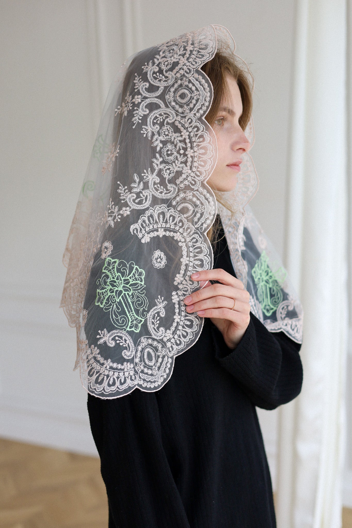 NEW LACE VEIL