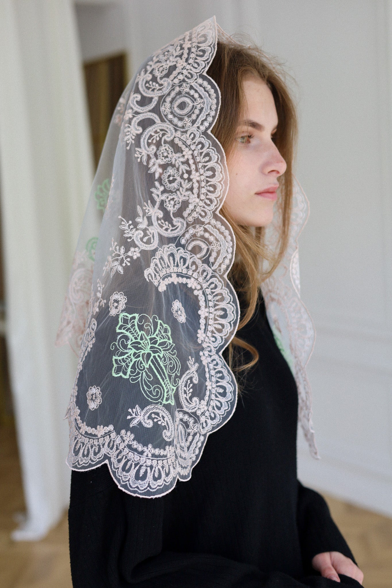 NEW LACE VEIL