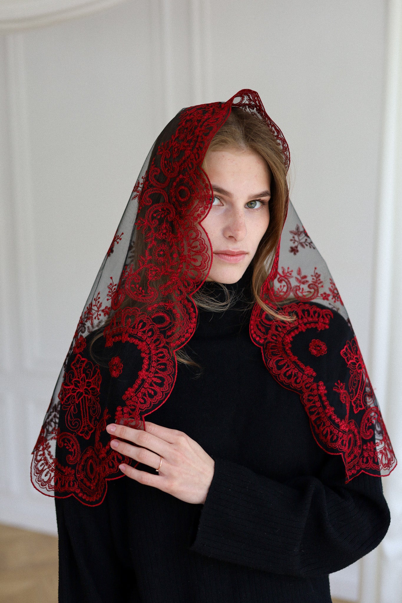 BURGUNDY LACE VEIL