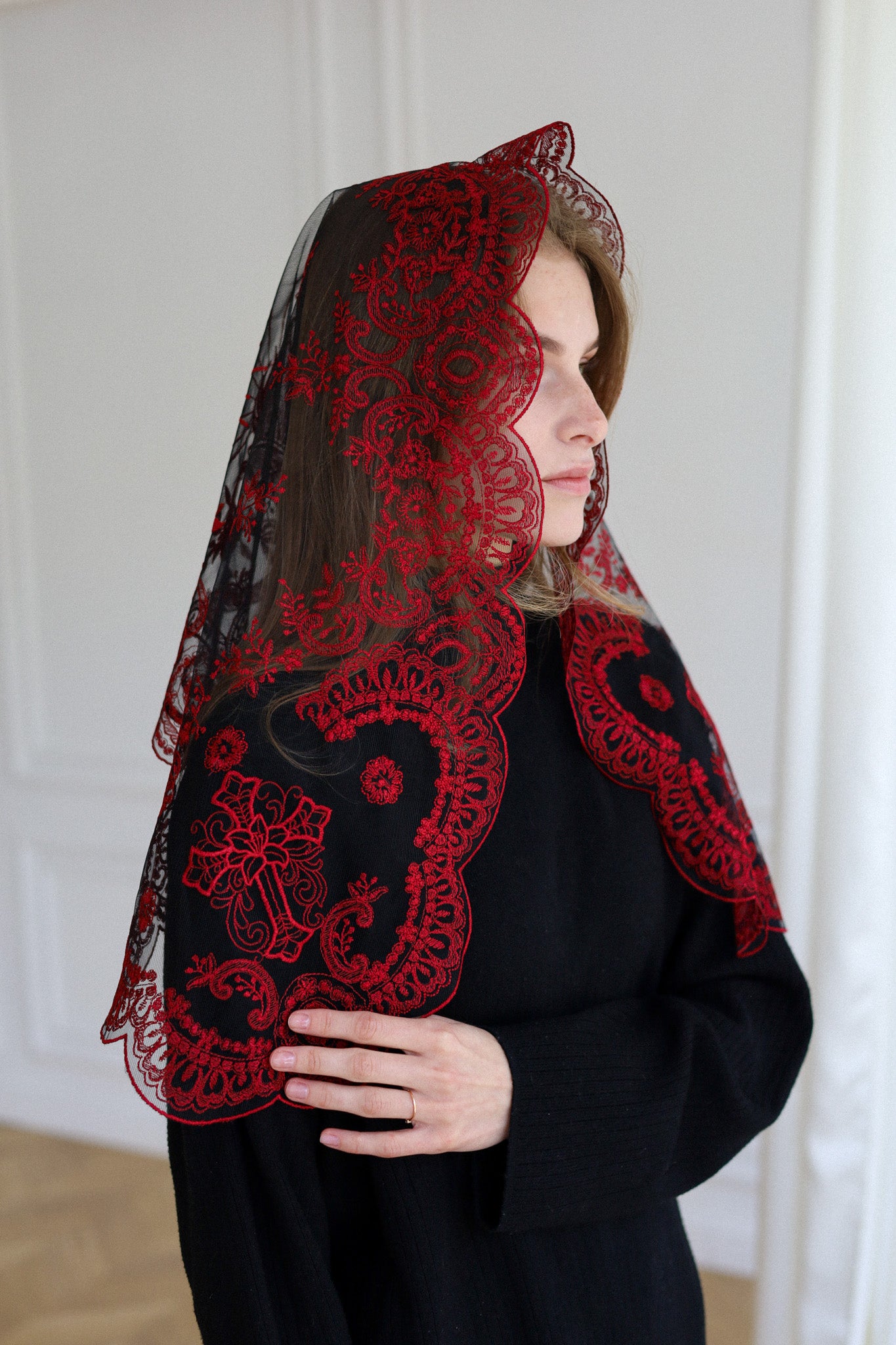 BURGUNDY LACE VEIL