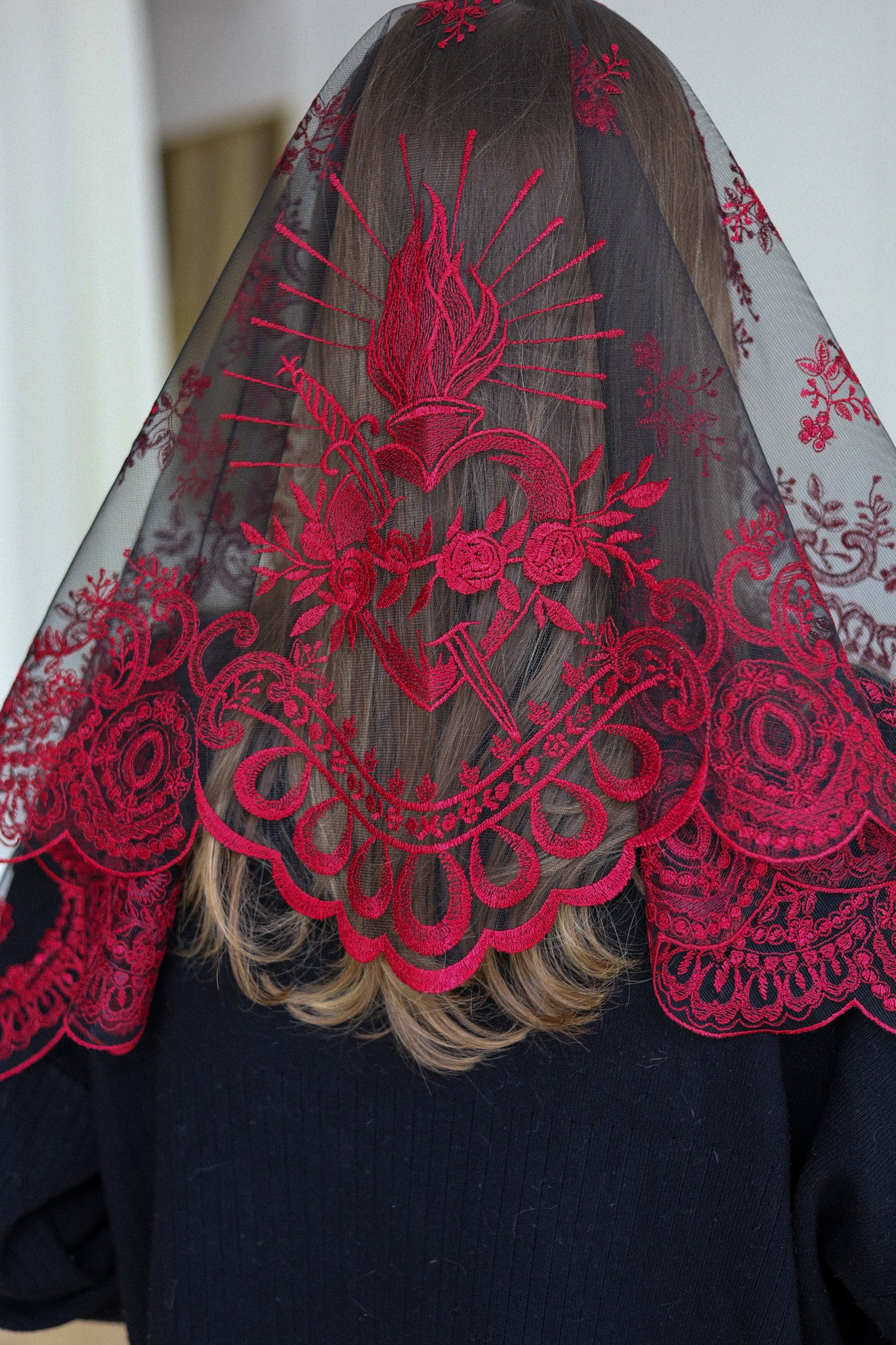 BURGUNDY LACE VEIL