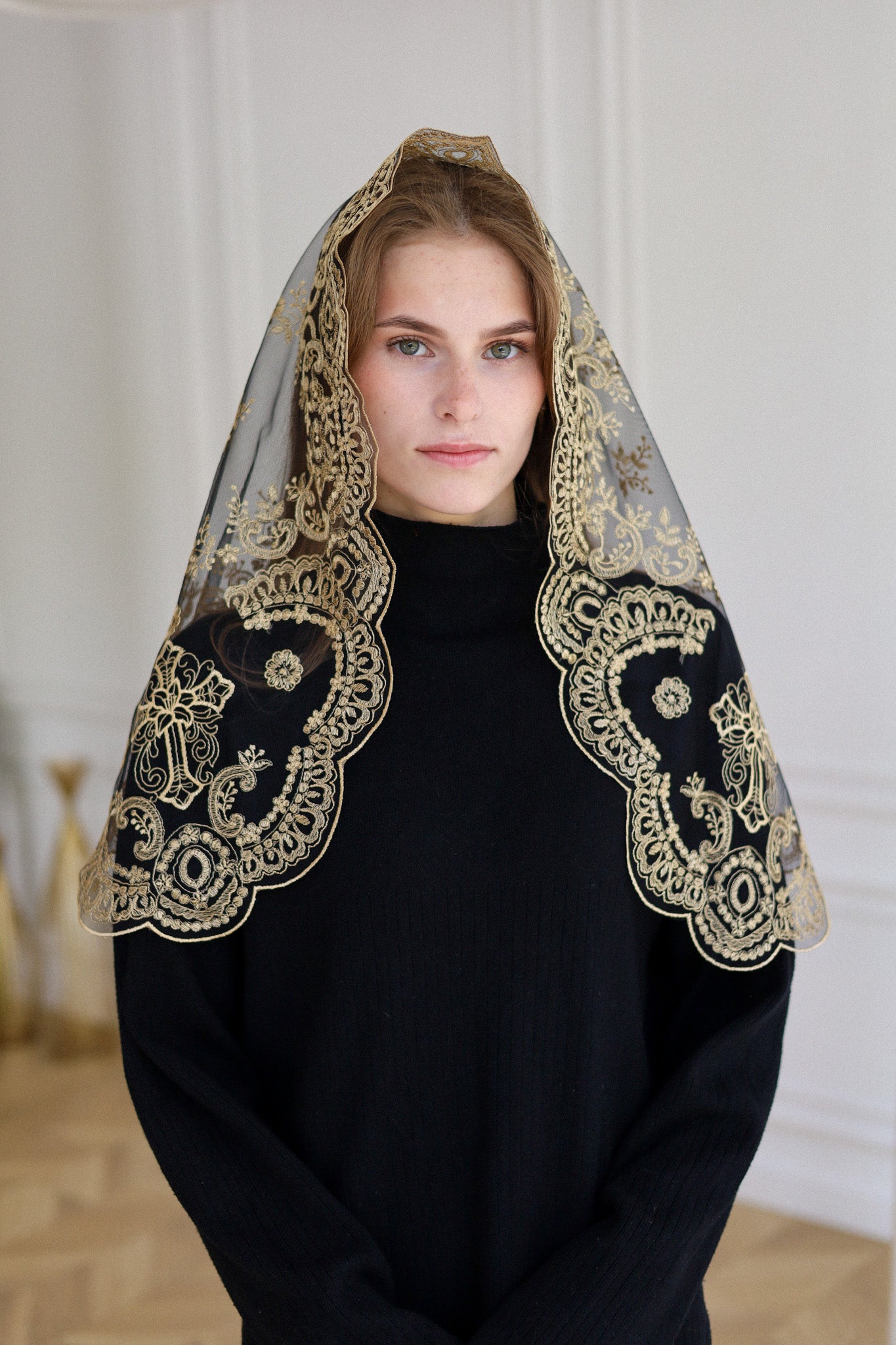 GOLD LACE VEIL
