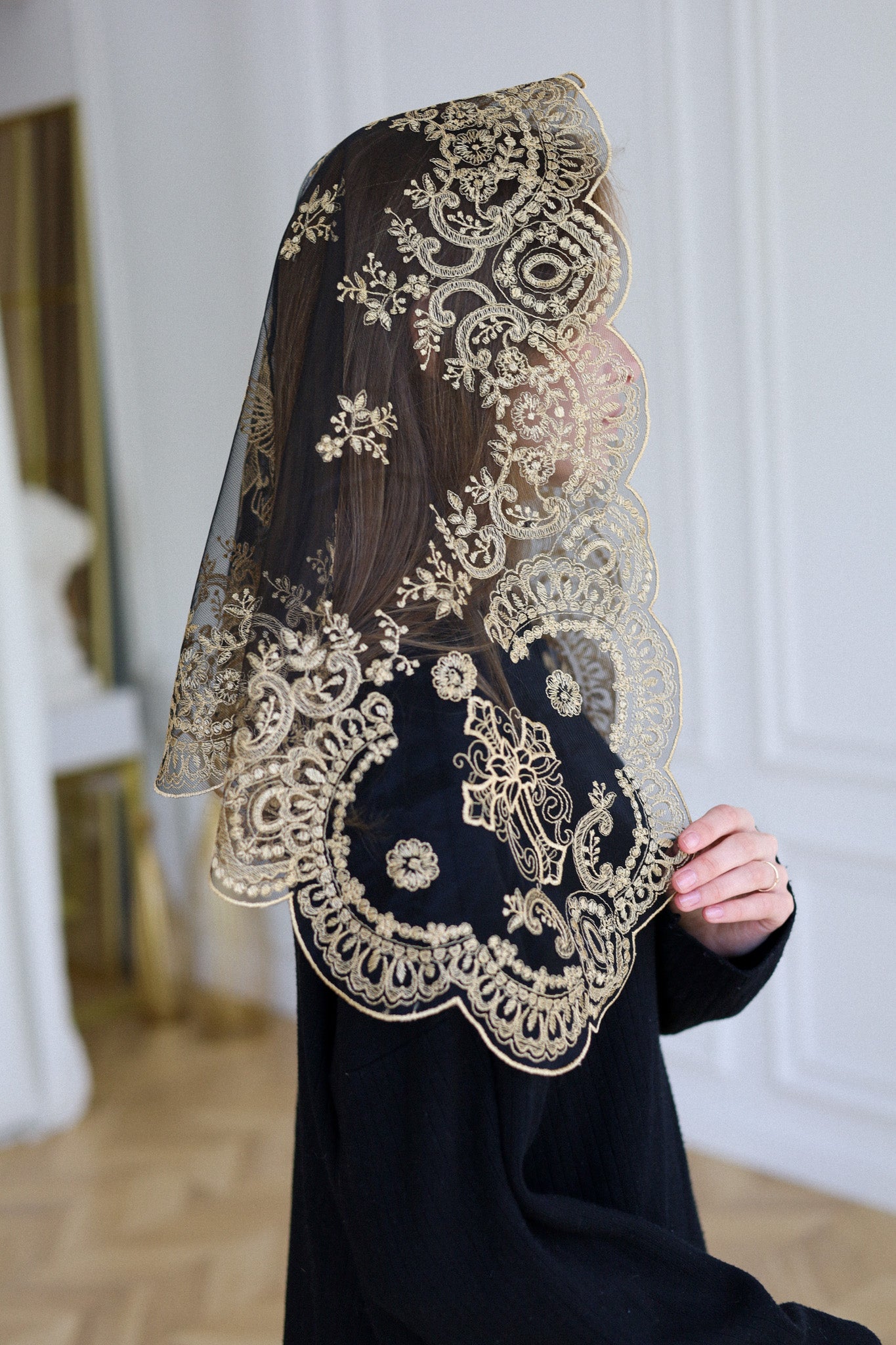 GOLD LACE VEIL