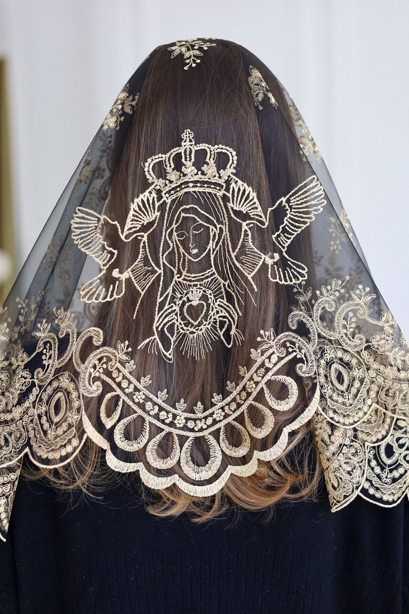 GOLD LACE VEIL