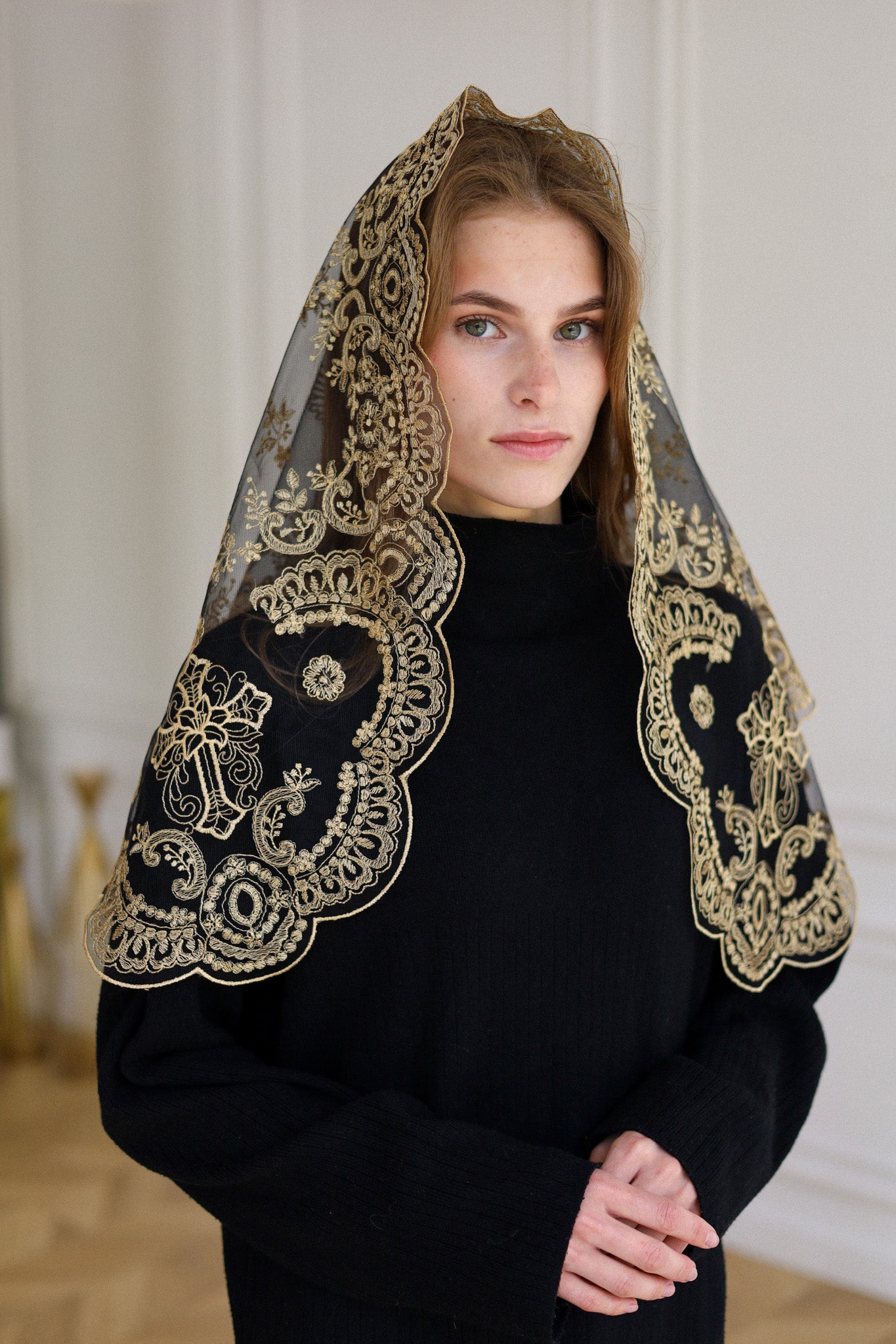 GOLD LACE VEIL