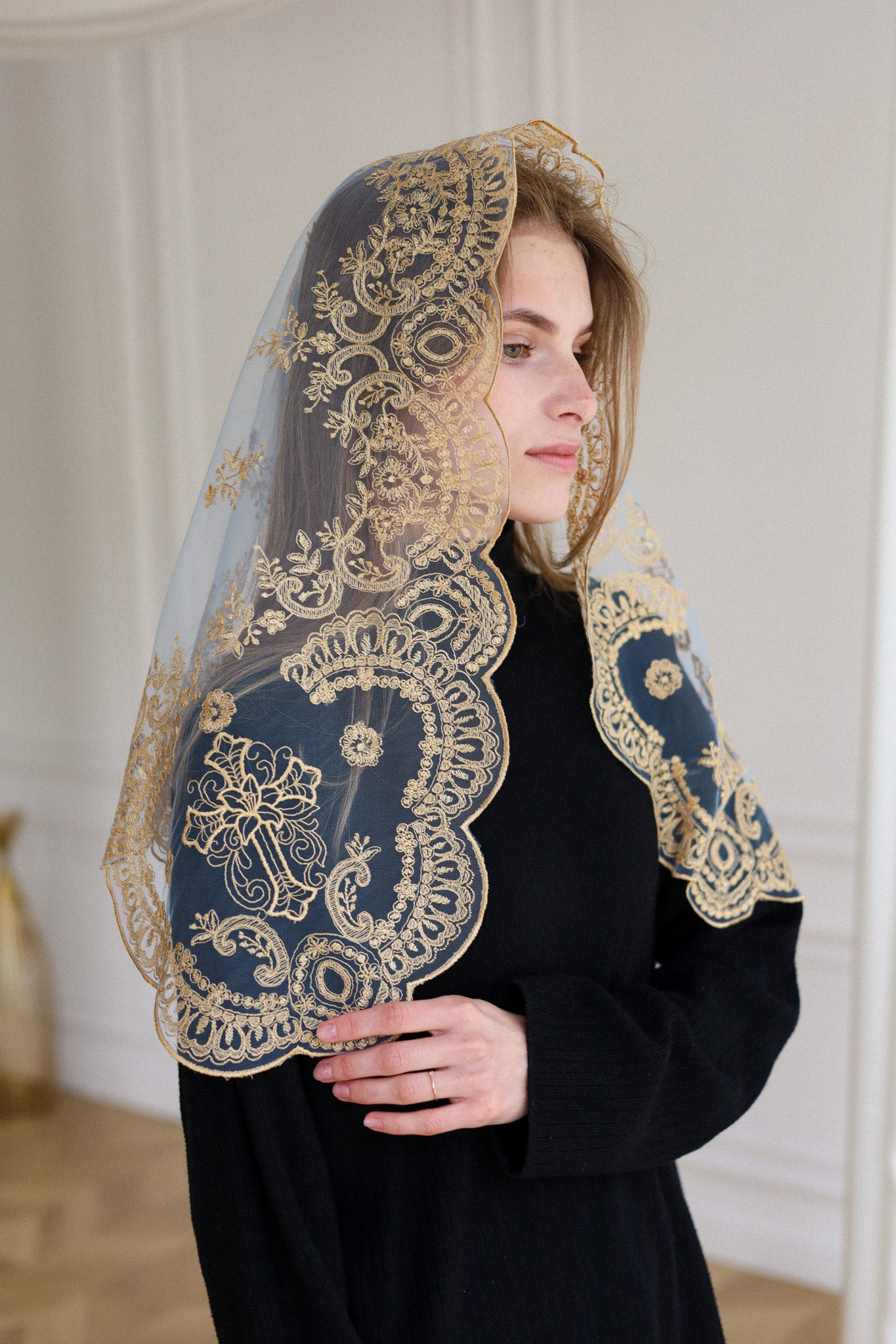 GOLD LACE NEW VEIL
