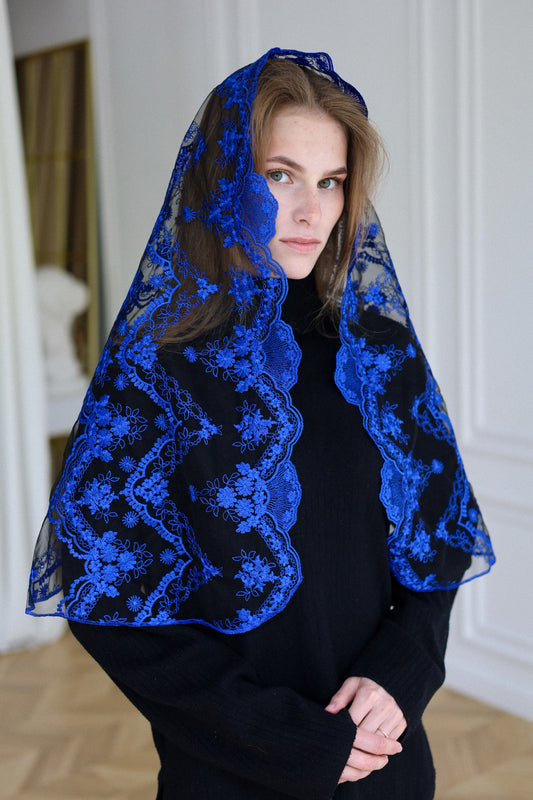 LACE MANTILLA