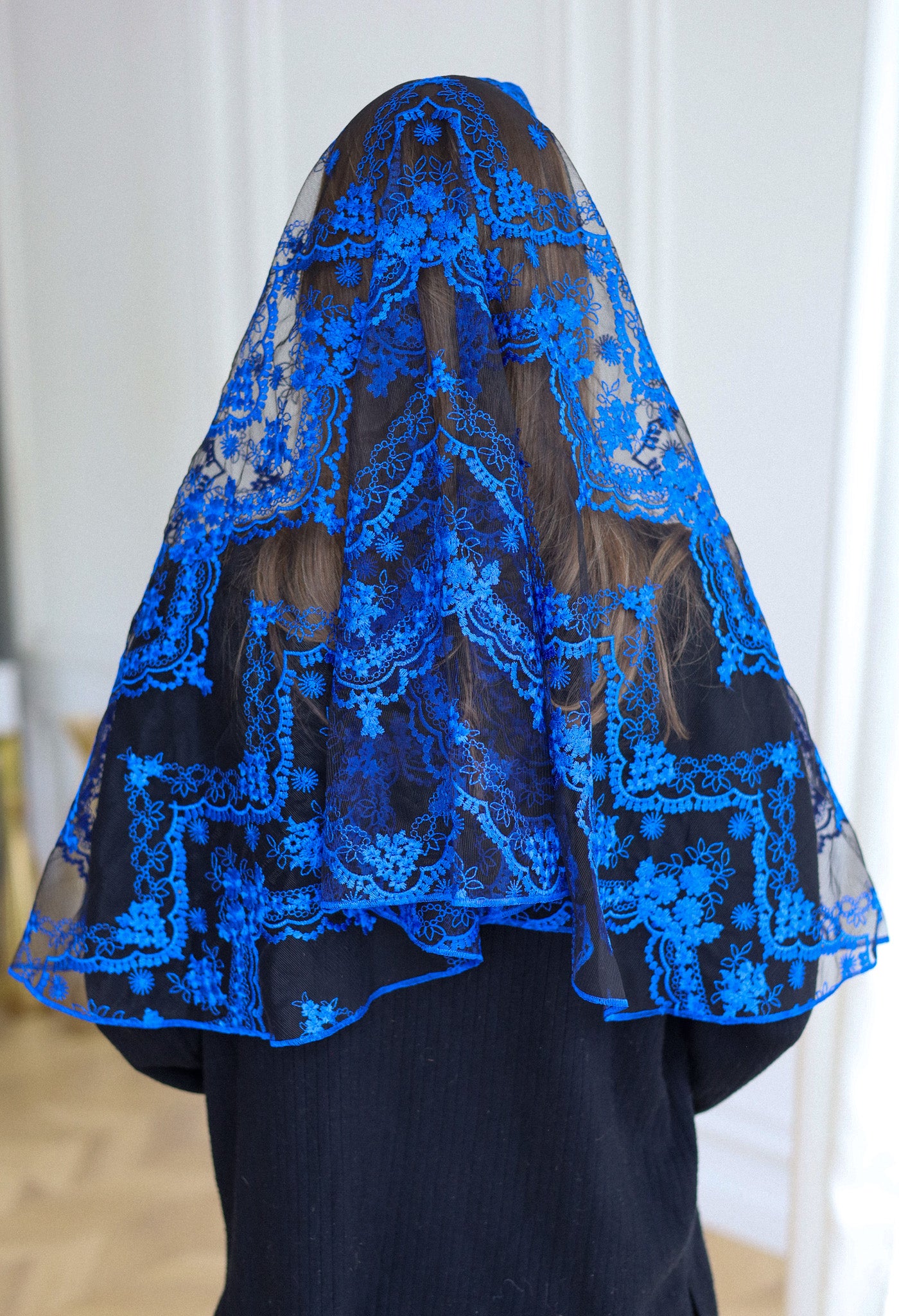 LACE MANTILLA