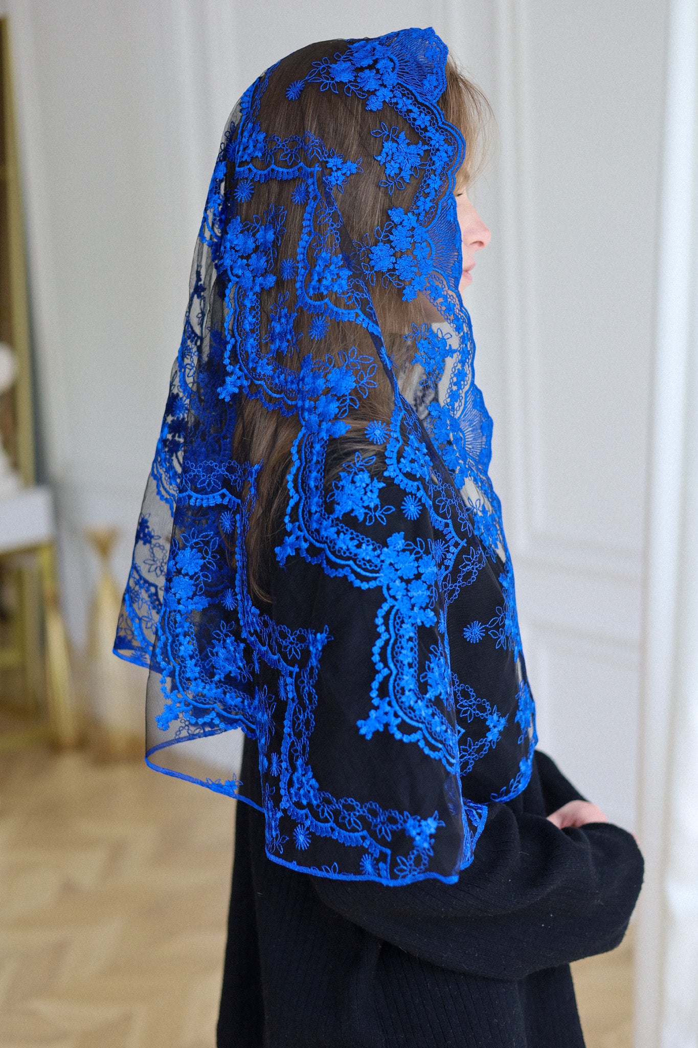 LACE MANTILLA