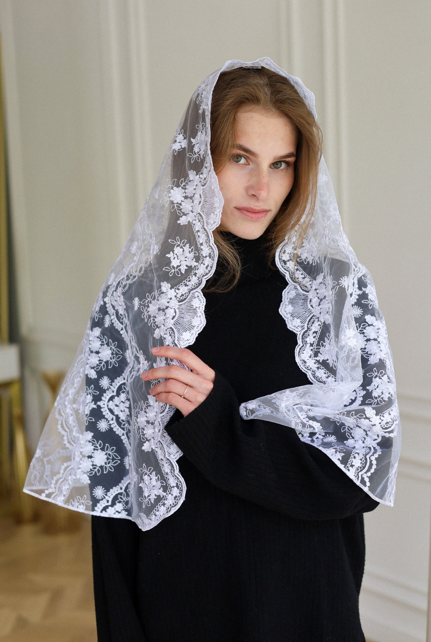 LACE MANTILLA