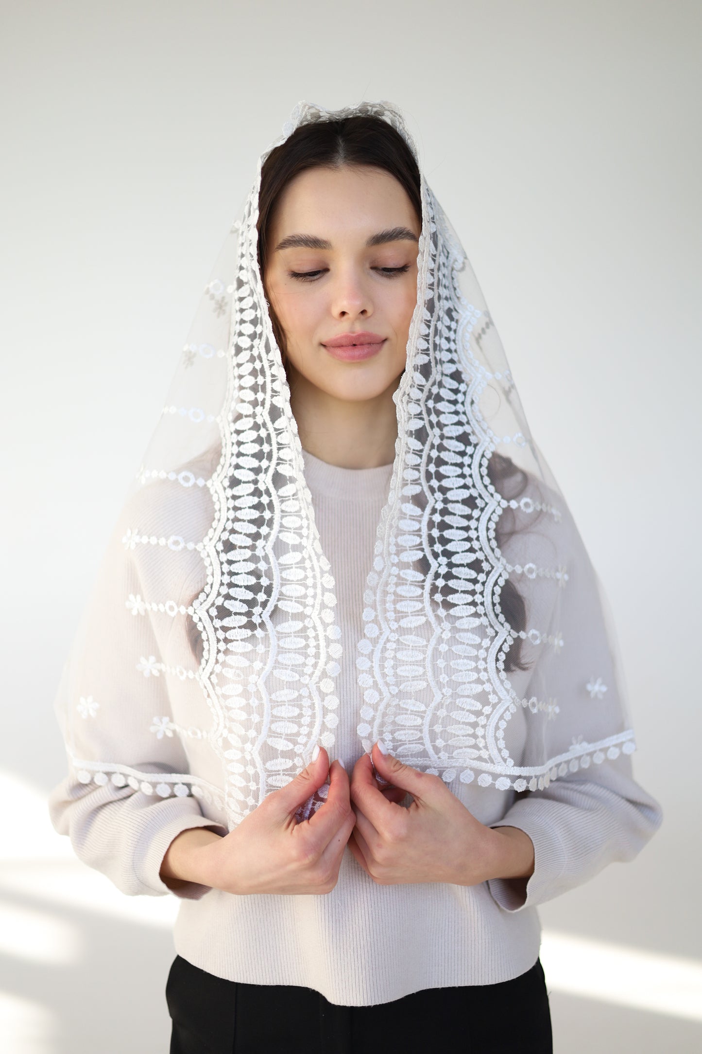 AVE MARIA IVORY MANTILLA