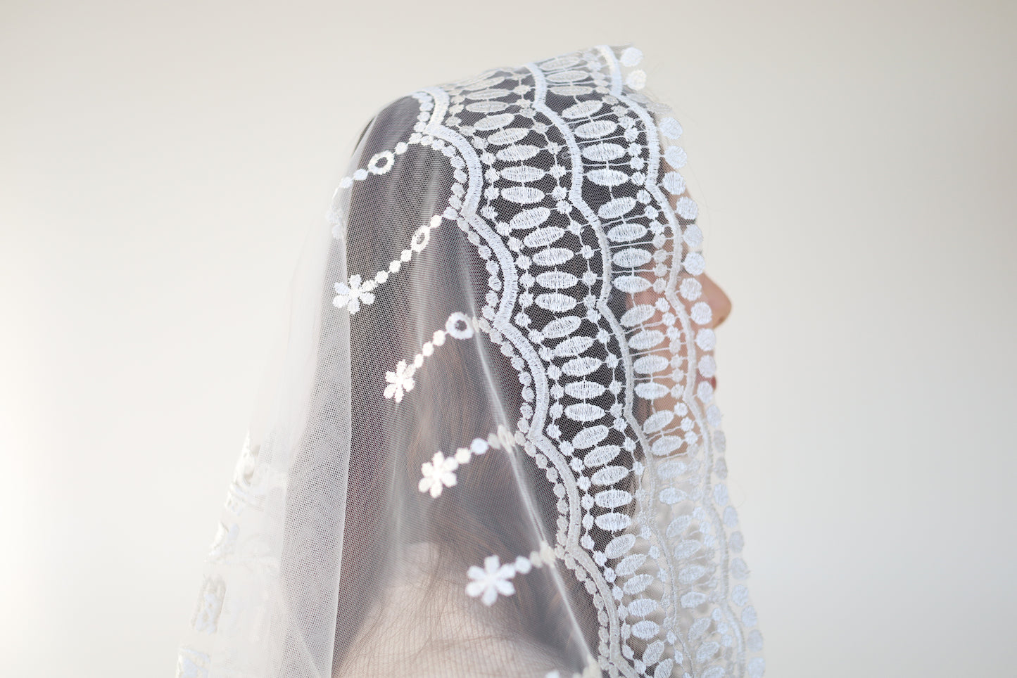 AVE MARIA IVORY MANTILLA
