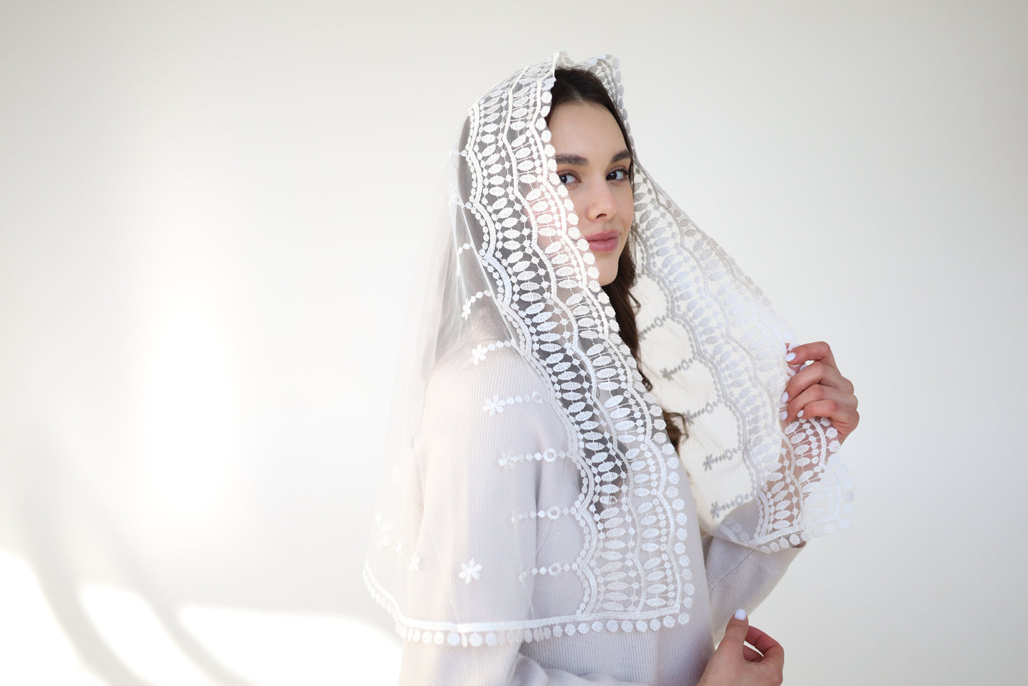 AVE MARIA IVORY MANTILLA