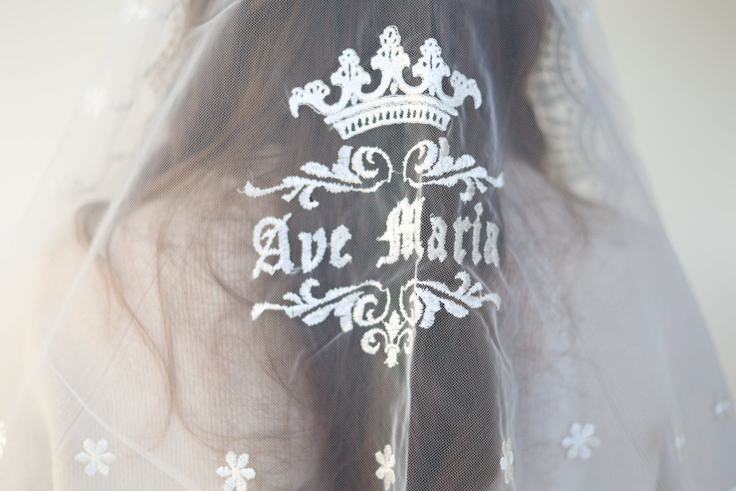 AVE MARIA IVORY MANTILLA