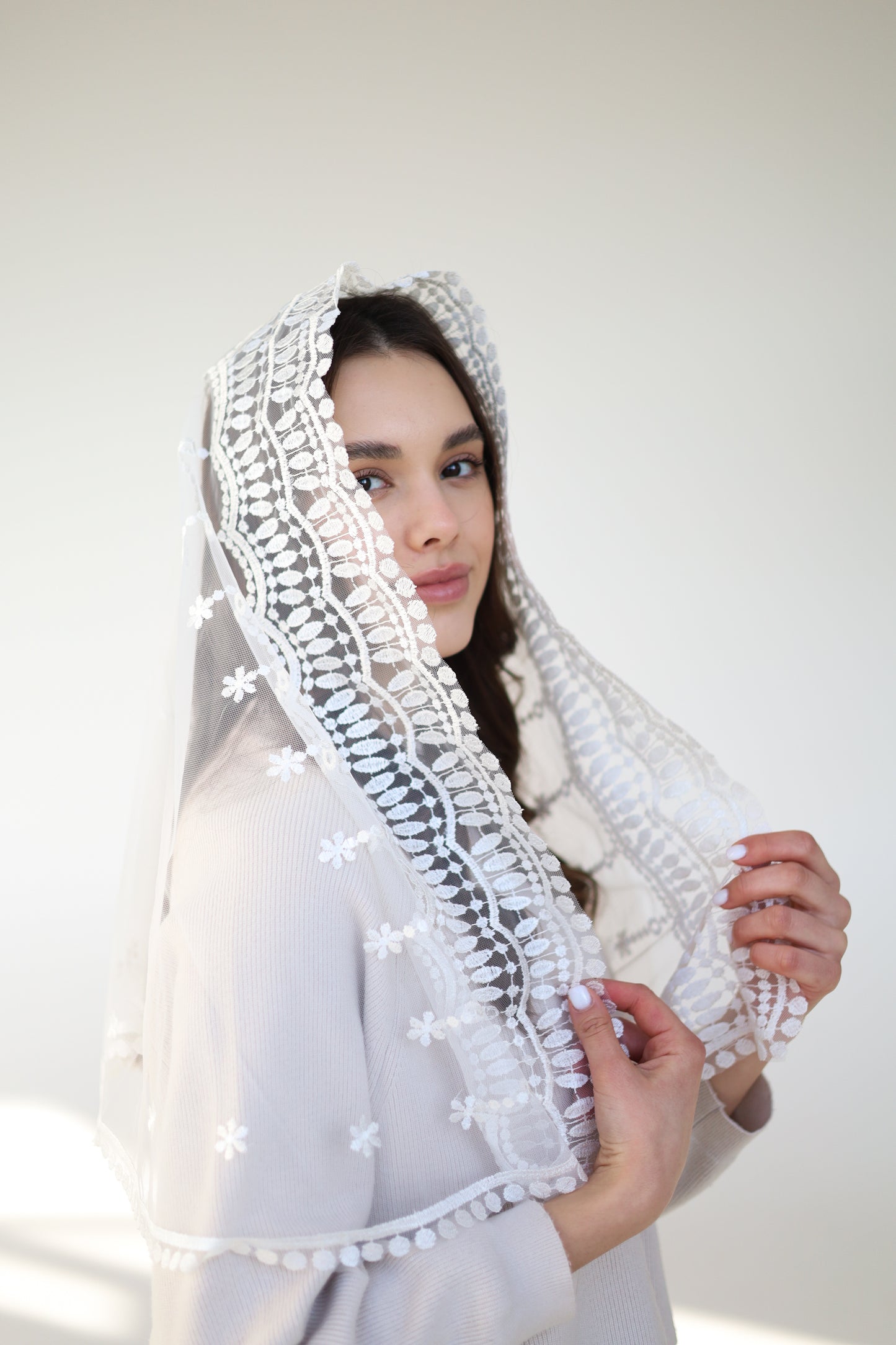 AVE MARIA IVORY MANTILLA