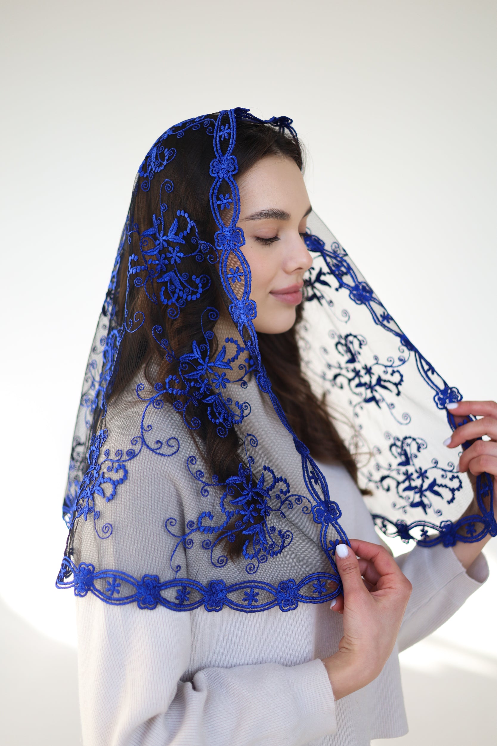 LONG BLUE MANTILLA - MariaVeils