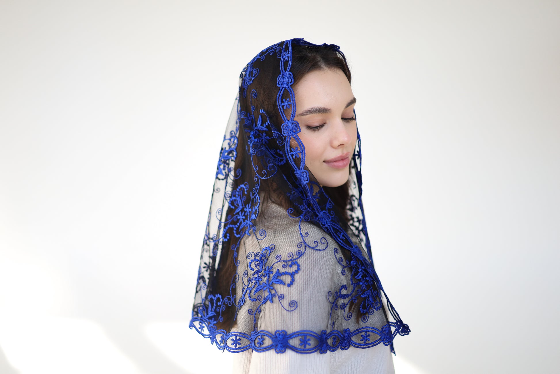 LONG BLUE MANTILLA - MariaVeils