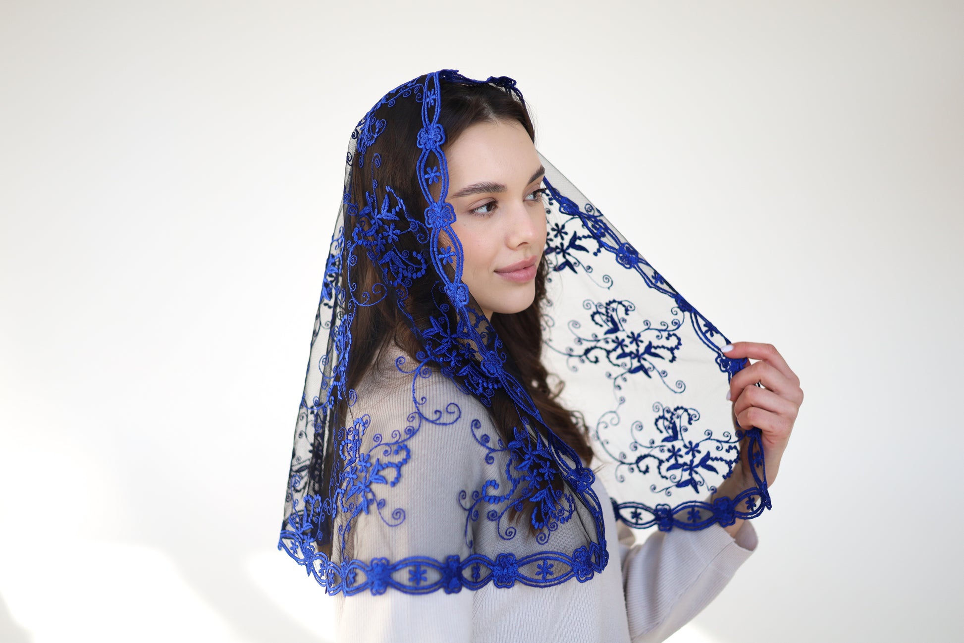 LONG BLUE MANTILLA - MariaVeils