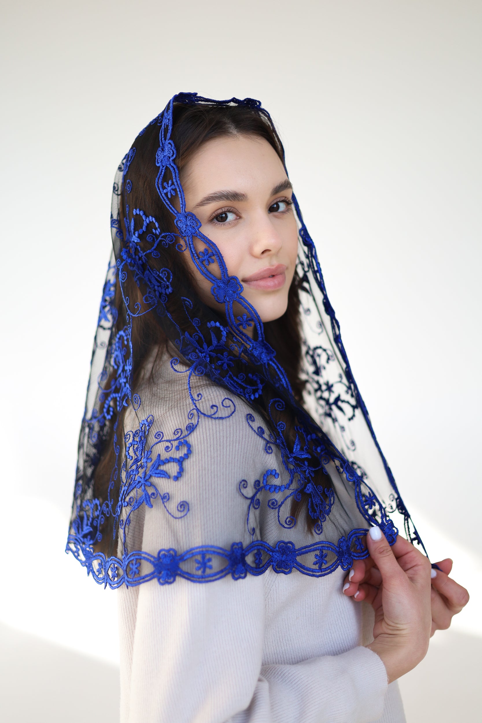 LONG BLUE MANTILLA - MariaVeils