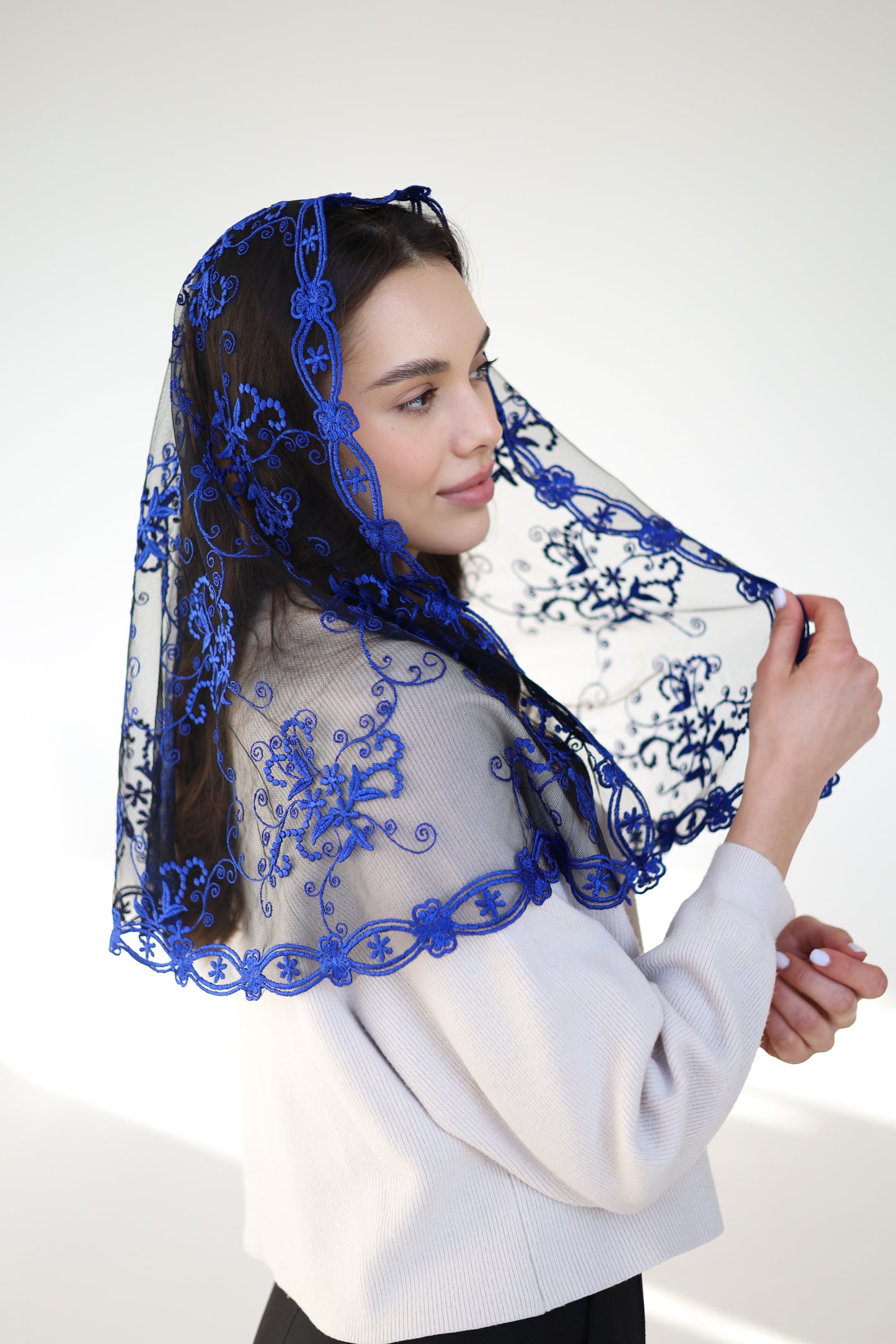 LONG BLUE MANTILLA - MariaVeils