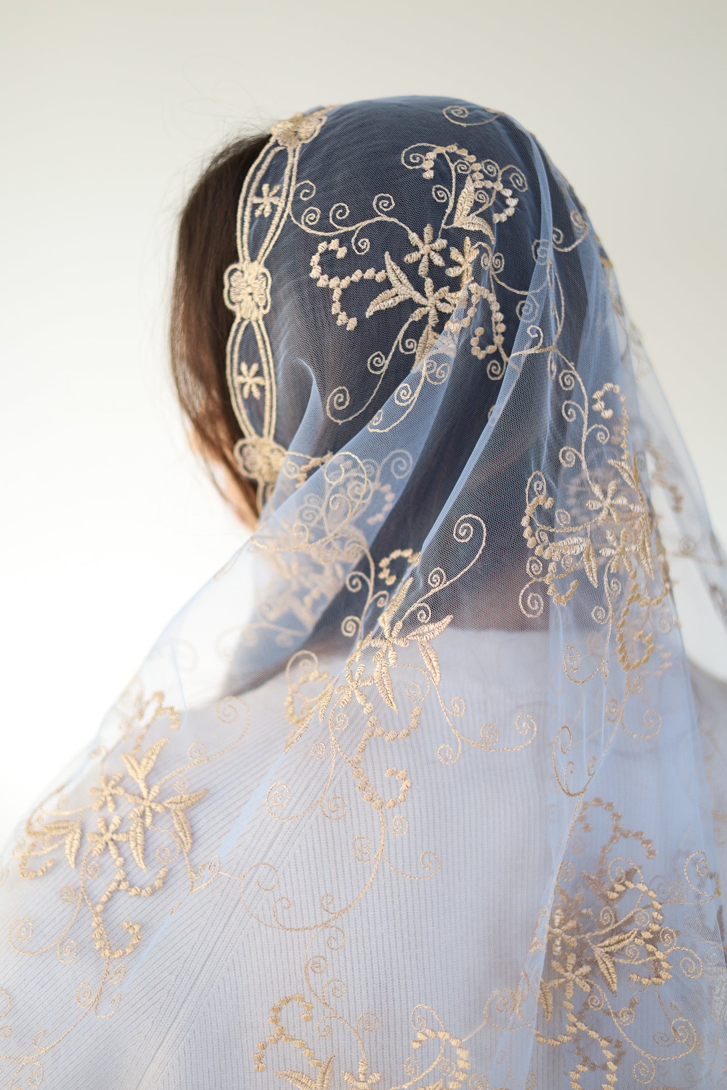 GOLD & LIGHT BLUE VEIL