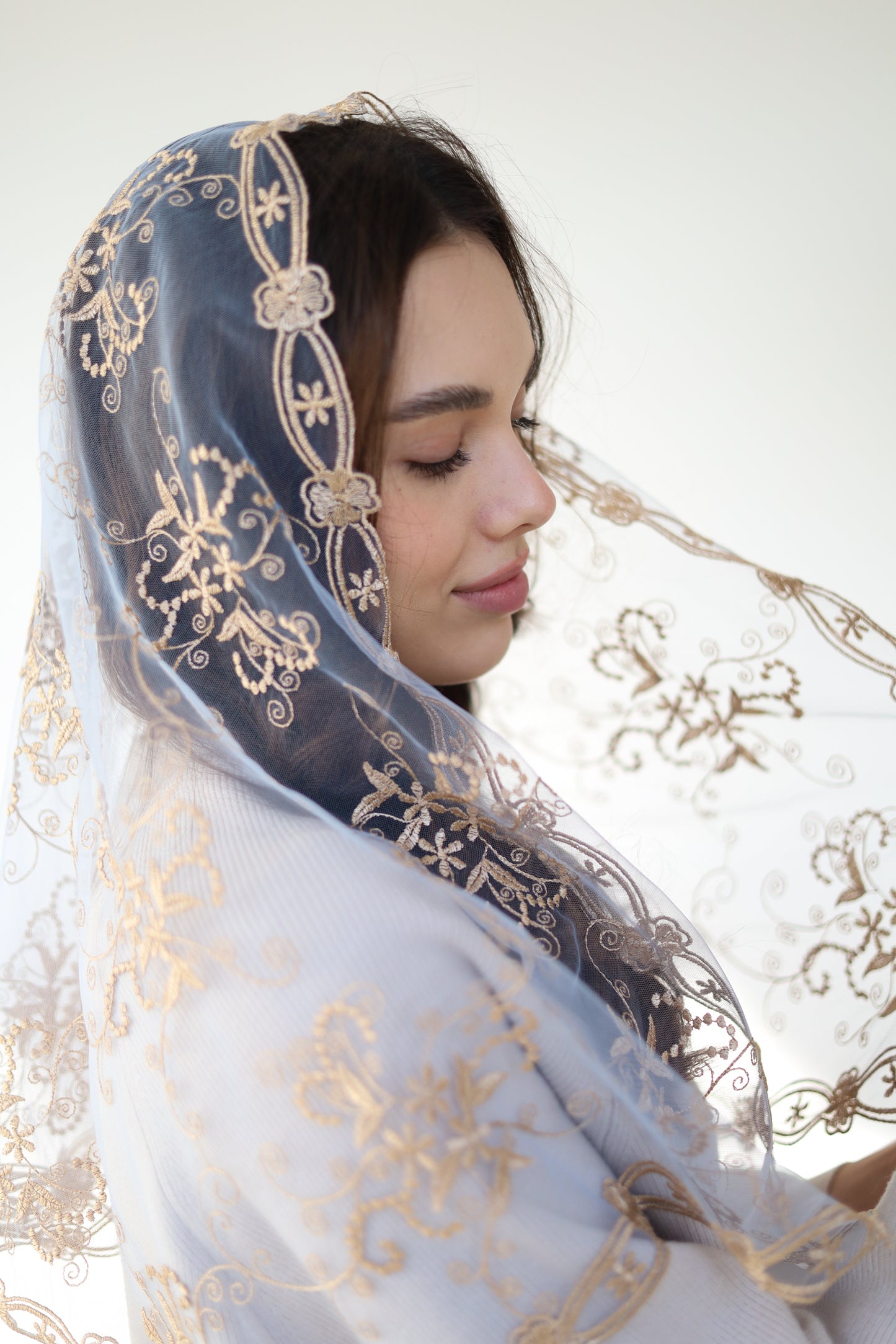 GOLD & LIGHT BLUE VEIL